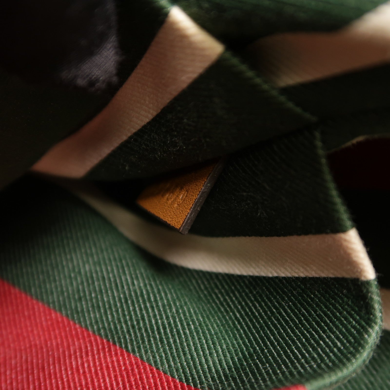 GUCCI 帆布GG Emblem Small Bucket手挽肩背兩用袋