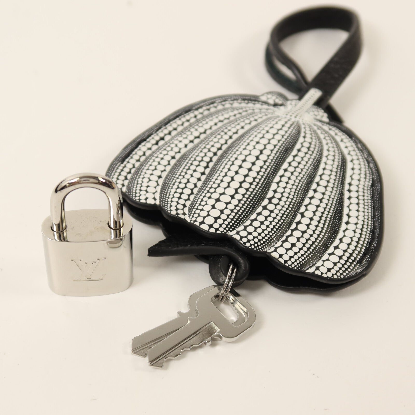 LOUIS VUITTON Monogram Empreinte LVxYK Marshmallow PM肩背袋