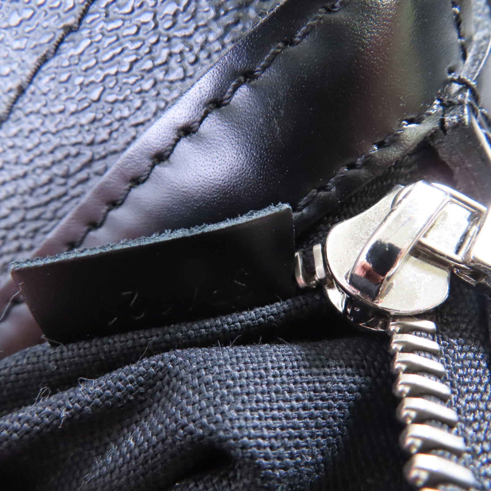 LOUIS VUITTON Damier Graphite Daniel MM Shoulder Bag銀扣肩背袋黑色/灰色