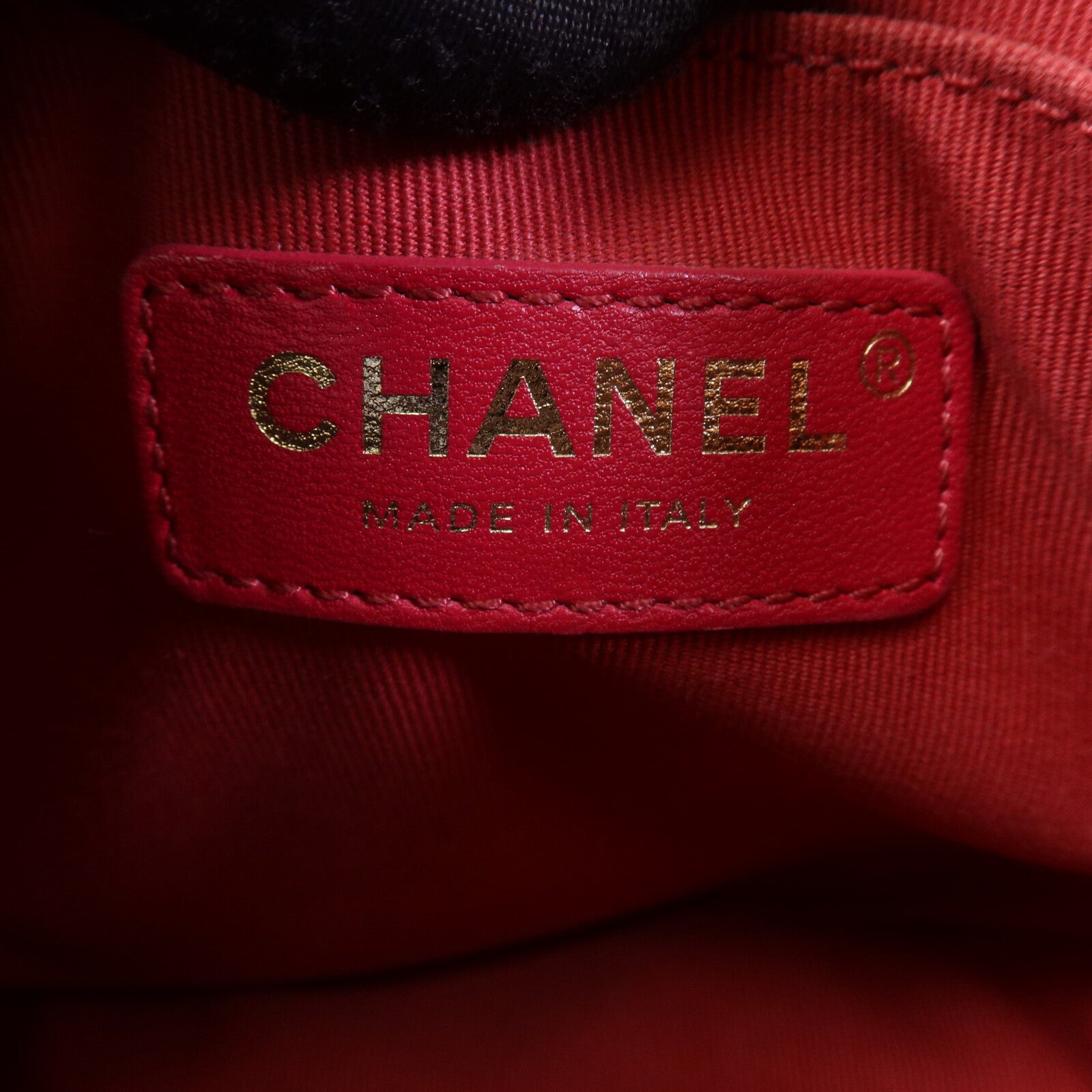 CHANEL 牛皮皮革Matelasse Bag金扣肩背袋
