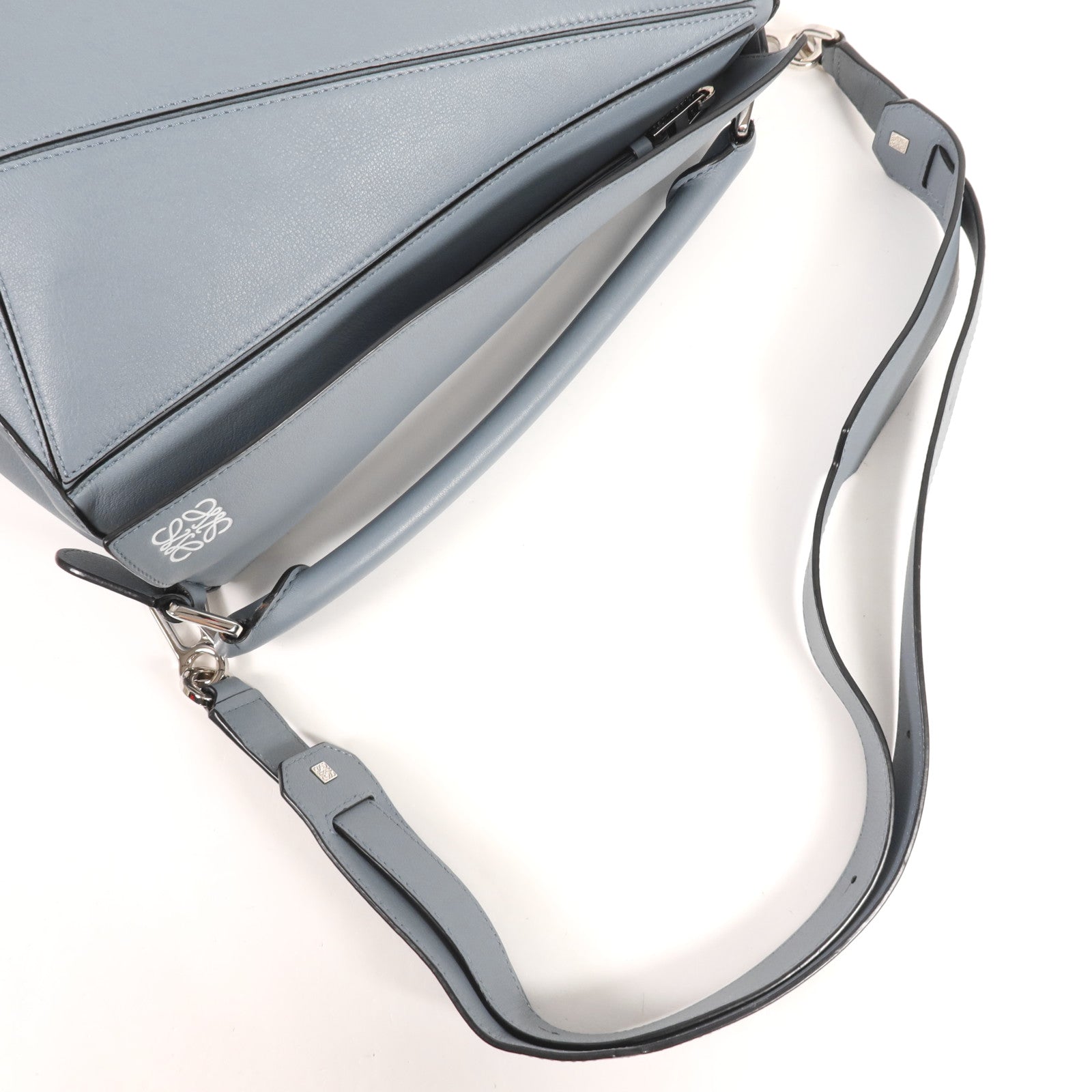 LOEWE 牛皮皮革Puzzle Medium銀扣手挽肩背兩用袋