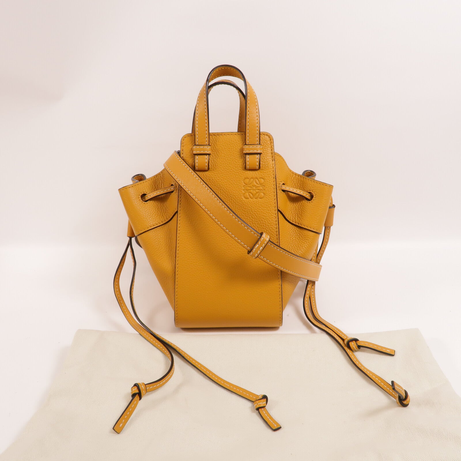 LOEWE 牛皮皮革Mini Hammock手挽肩背兩用袋