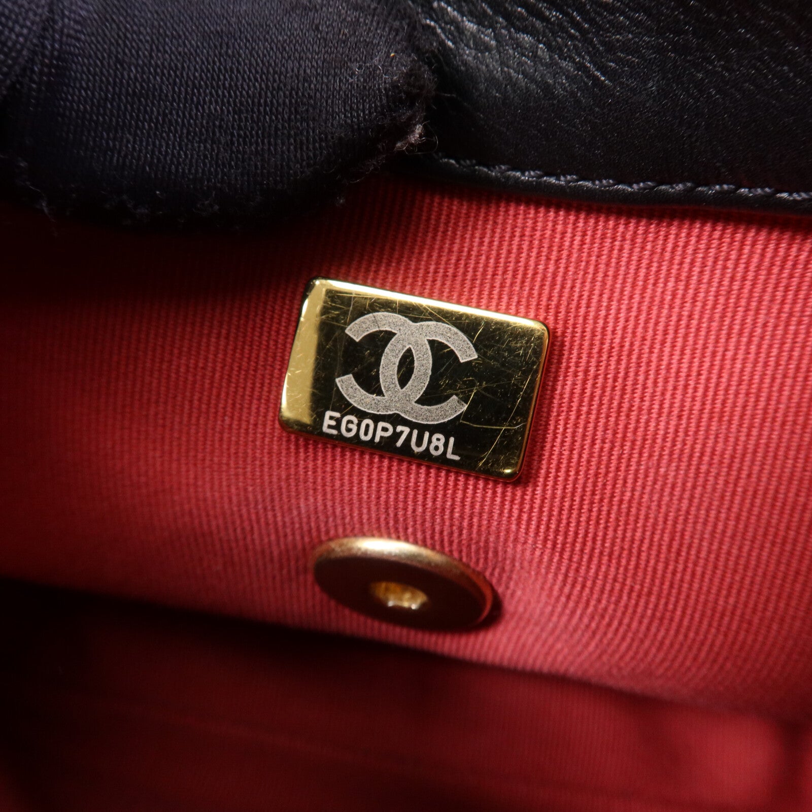 CHANEL 牛皮皮革Matelasse Bag金扣肩背袋