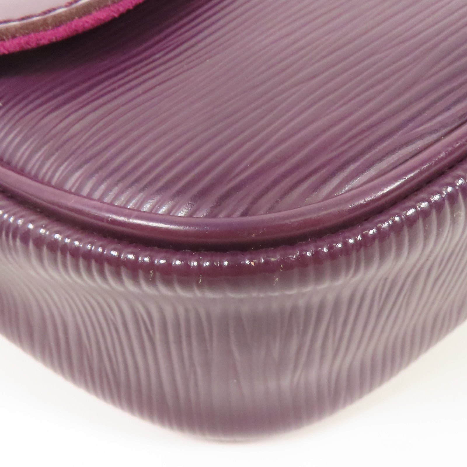 LOUIS VUITTON Epi Pochette Montaigne銀扣肩背袋