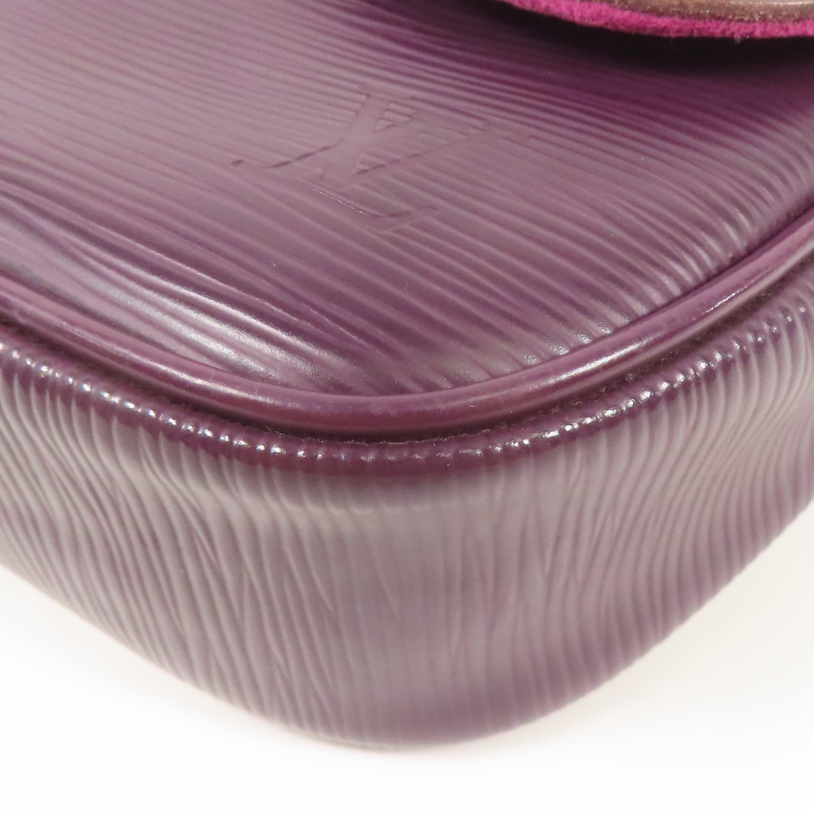 LOUIS VUITTON Epi Pochette Montaigne銀扣肩背袋
