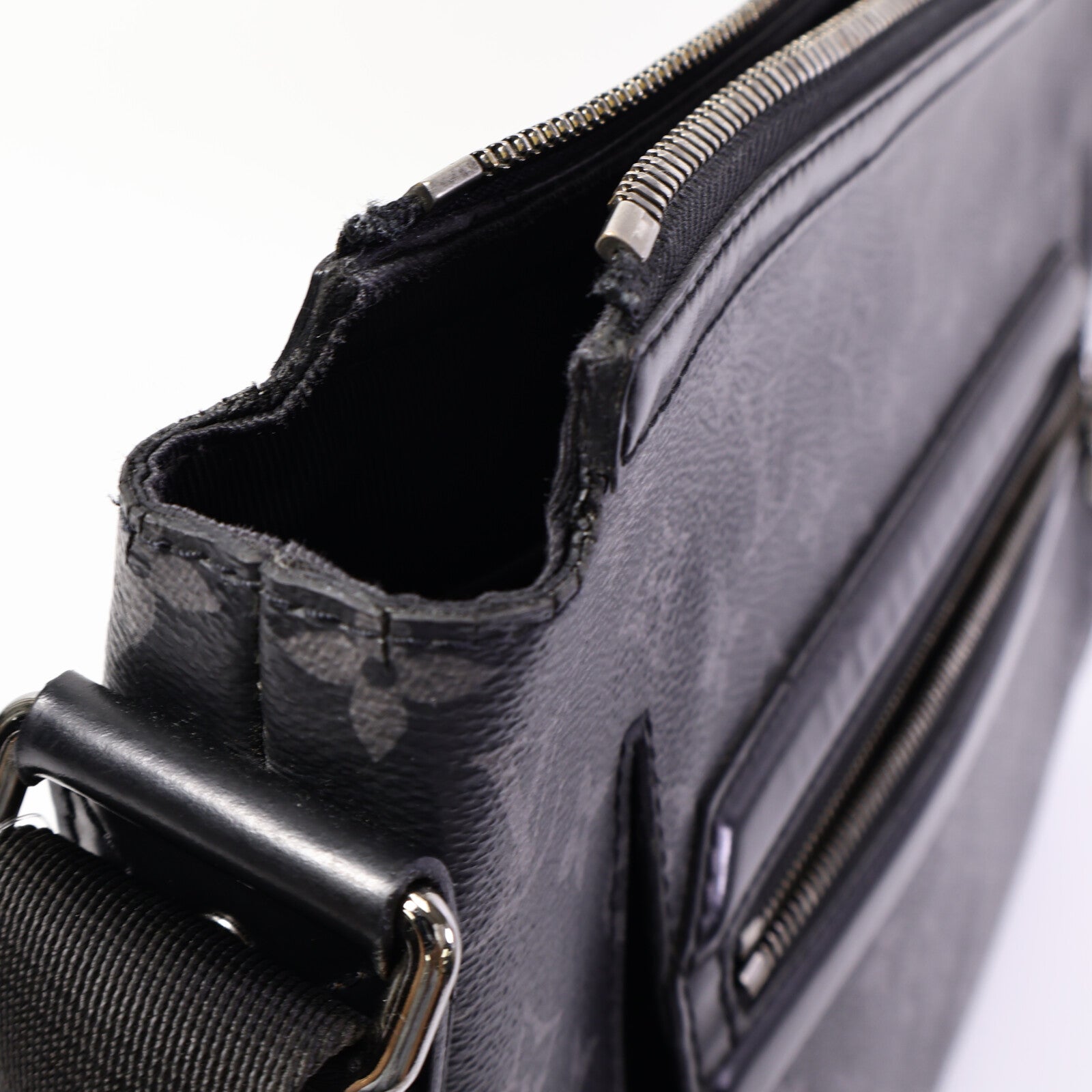 LOUIS VUITTON Monogram Eclipse Odyssey Messenger PM肩背袋