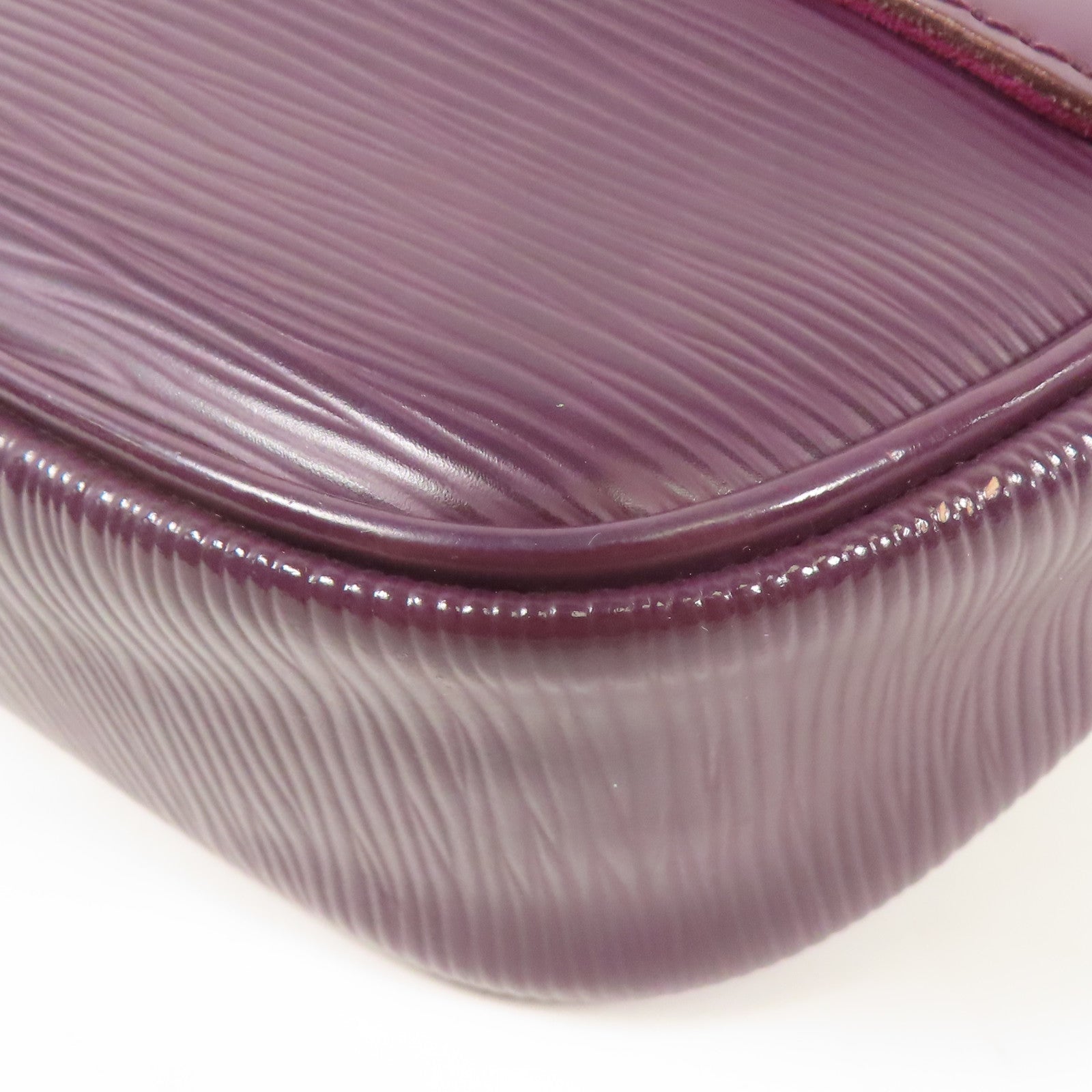 LOUIS VUITTON Epi Pochette Montaigne銀扣肩背袋