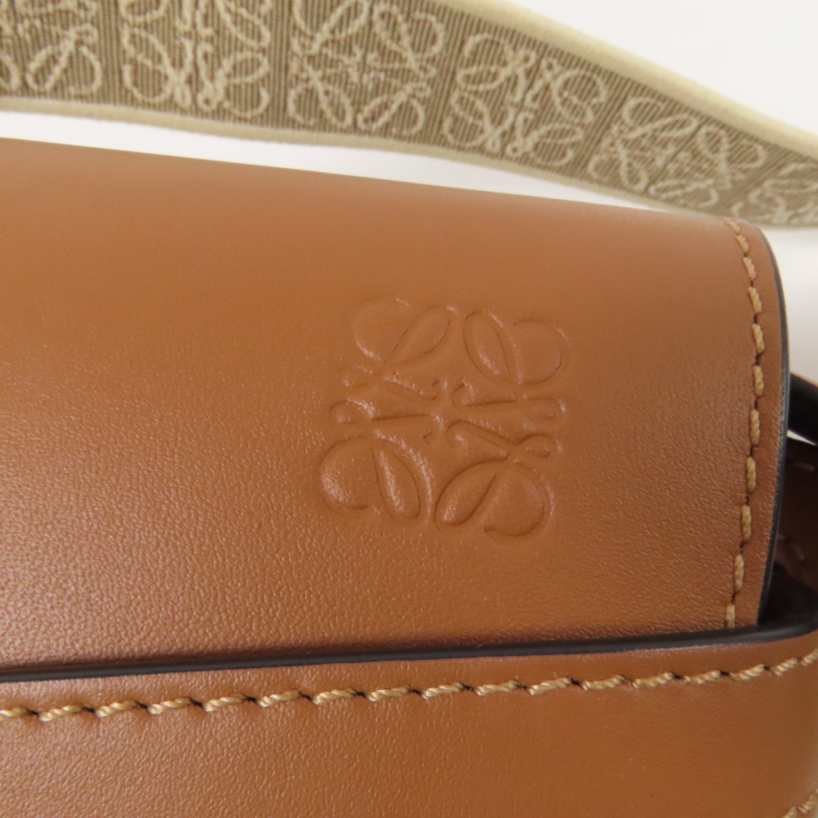 LOEWE 牛皮皮革Mini Gate金扣肩背袋