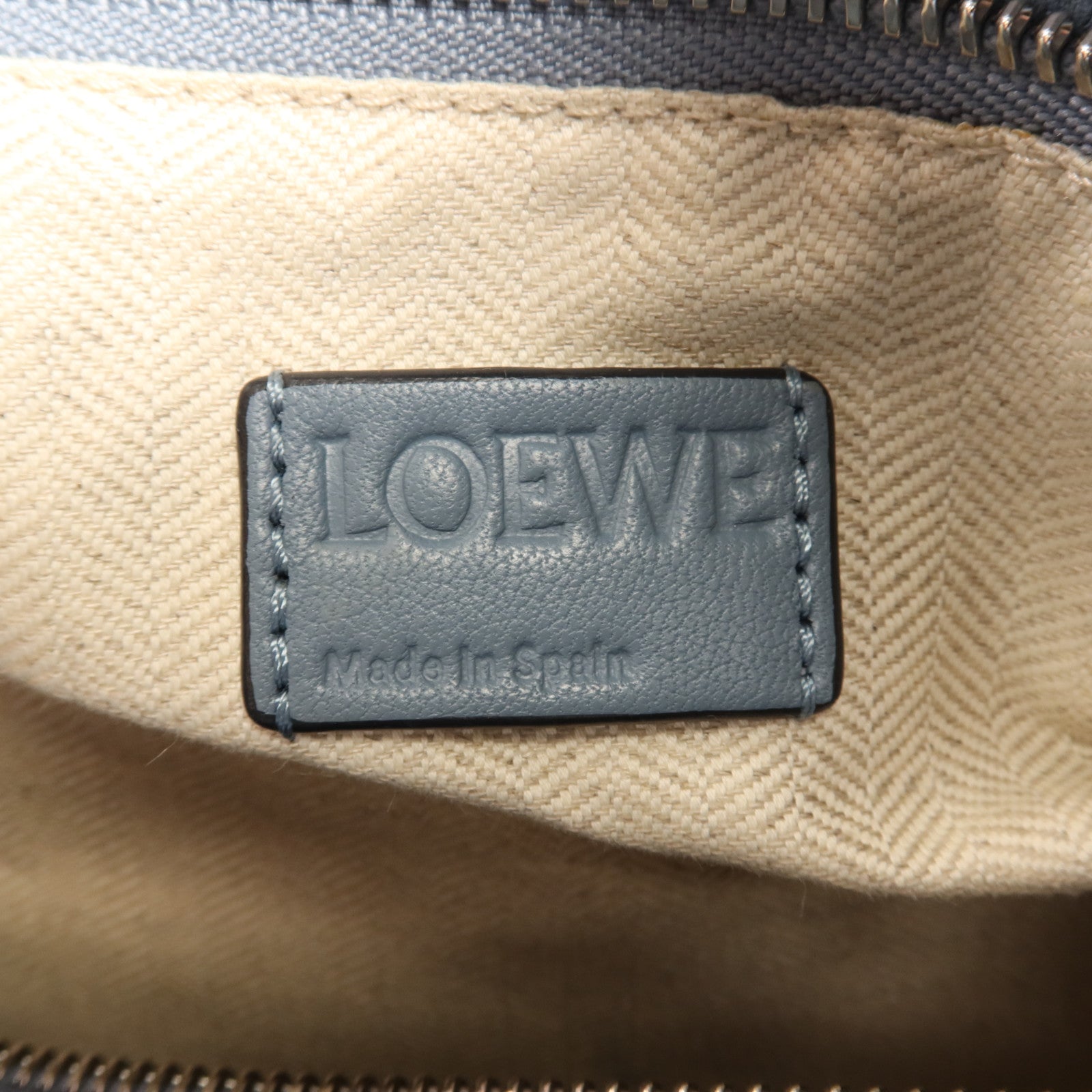 LOEWE 牛皮皮革Puzzle Medium銀扣手挽肩背兩用袋