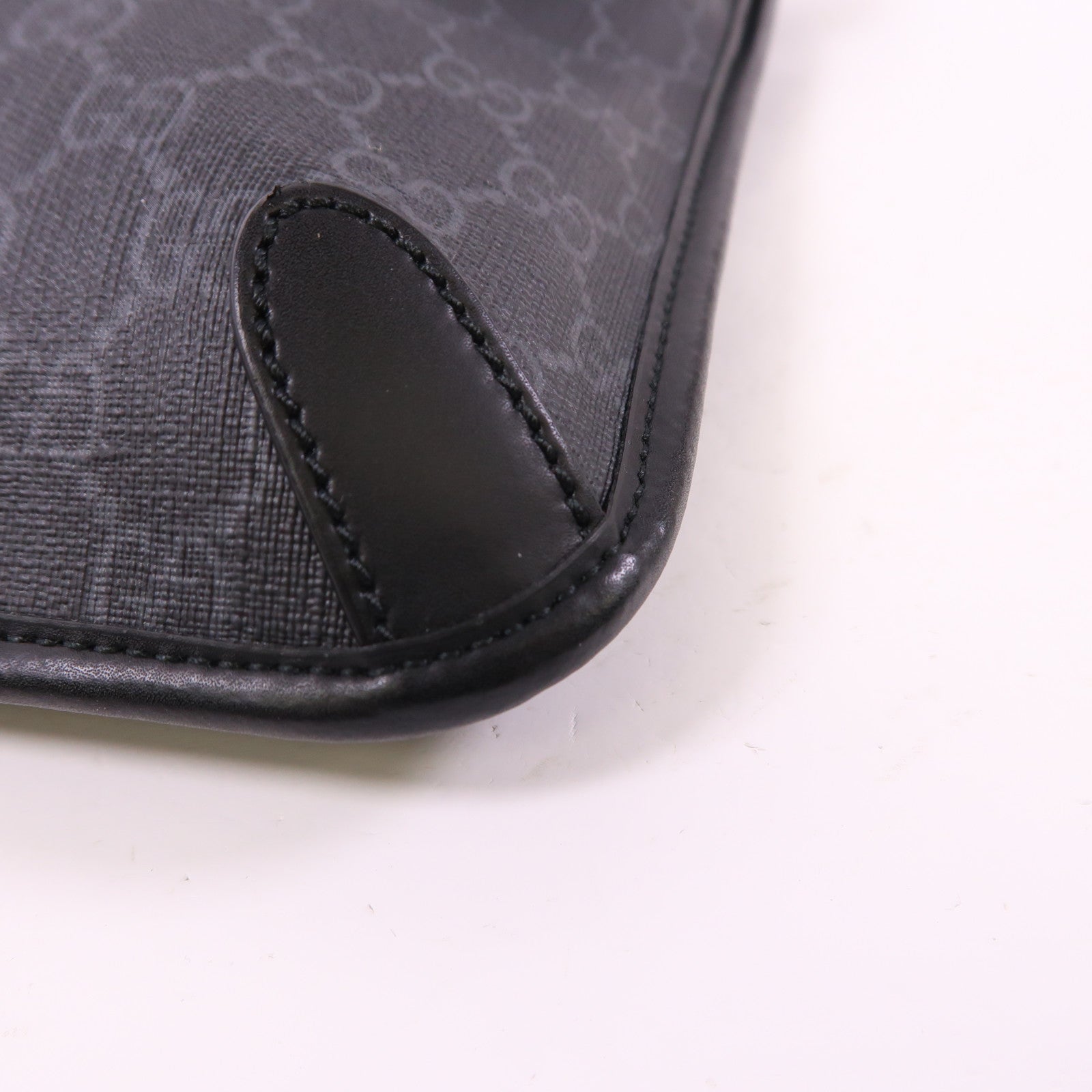 GUCCI 塗層皮革GG Supreme Messenger肩背袋