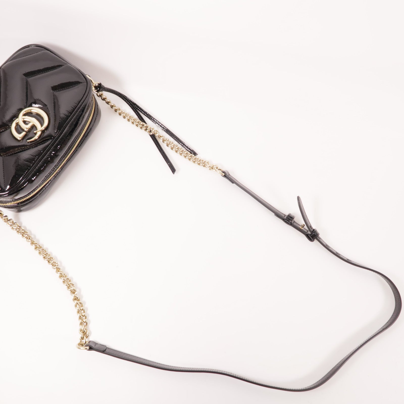 GUCCI 【激減優惠】漆皮皮革GG Marmont Small Camera Bag金扣肩背袋