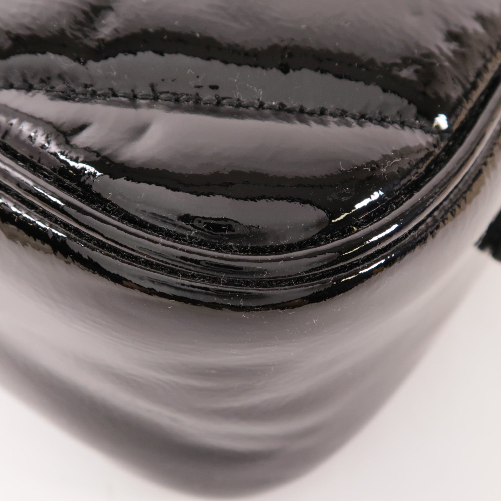 GUCCI 【激減優惠】漆皮皮革GG Marmont Small Camera Bag金扣肩背袋