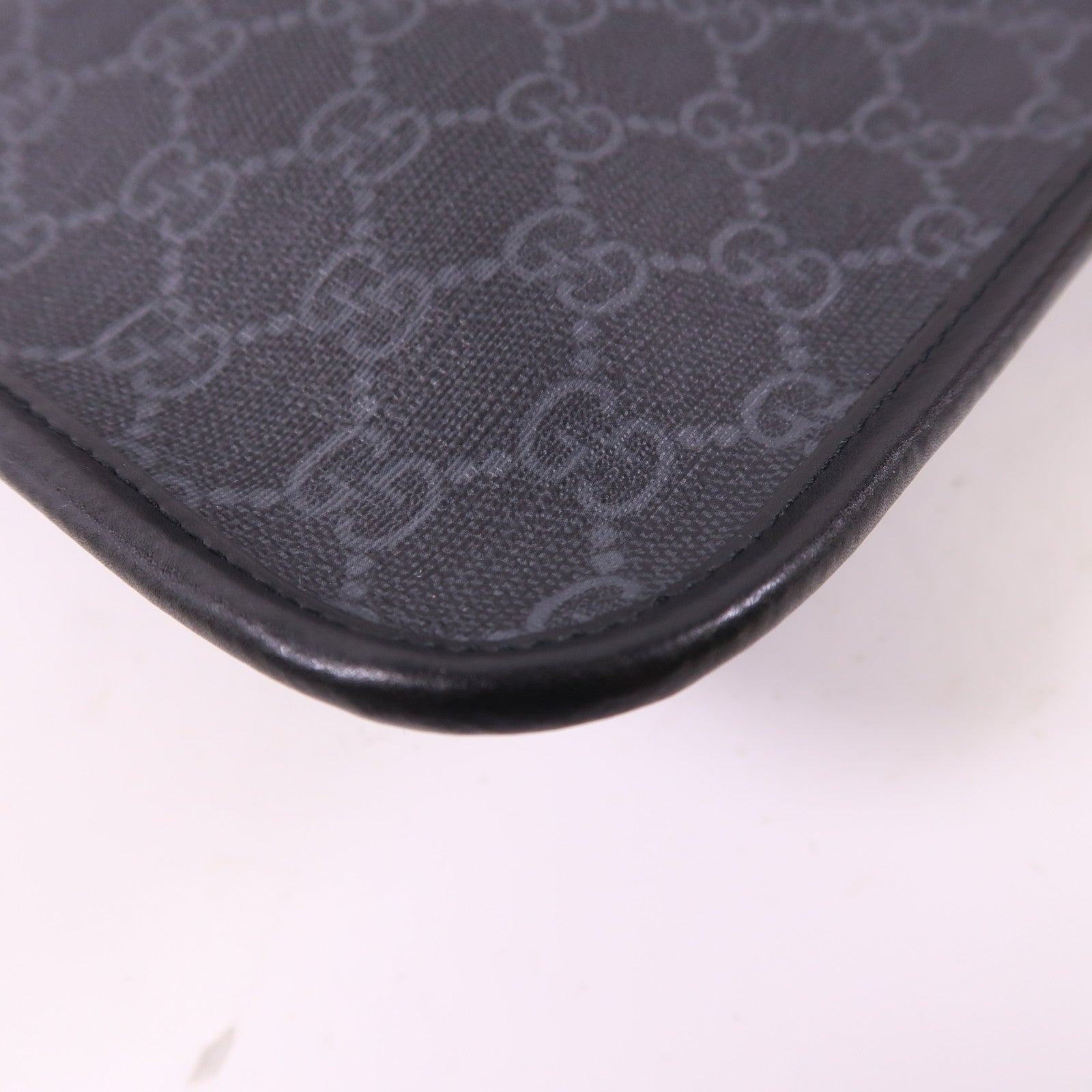 GUCCI 塗層皮革GG Supreme Messenger肩背袋