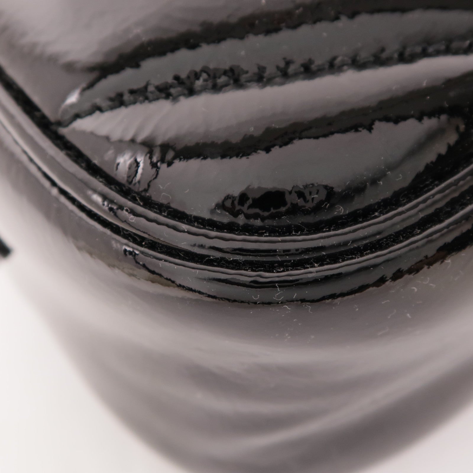 GUCCI 【激減優惠】漆皮皮革GG Marmont Small Camera Bag金扣肩背袋