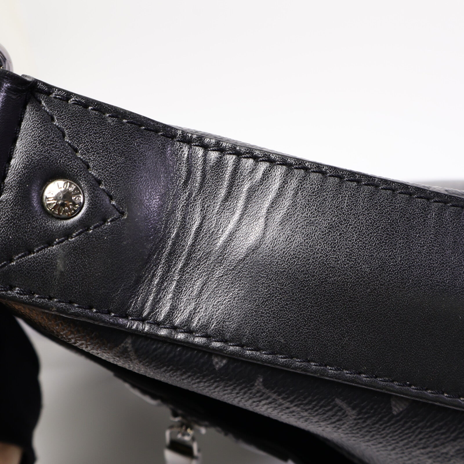 LOUIS VUITTON Monogram Eclipse Odyssey Messenger PM肩背袋