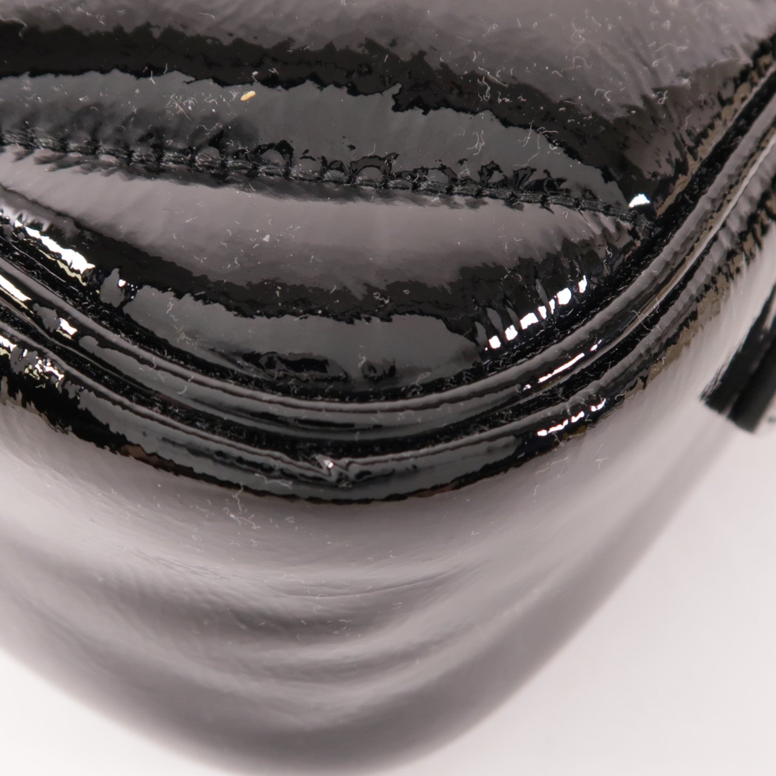 GUCCI 【激減優惠】漆皮皮革GG Marmont Small Camera Bag金扣肩背袋