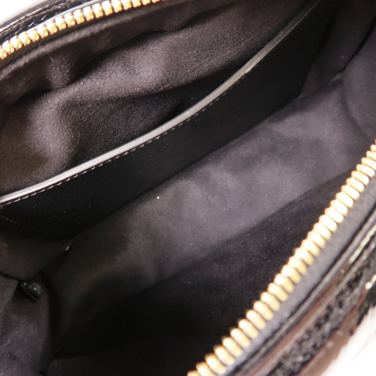 GUCCI 【激減優惠】漆皮皮革GG Marmont Small Camera Bag金扣肩背袋