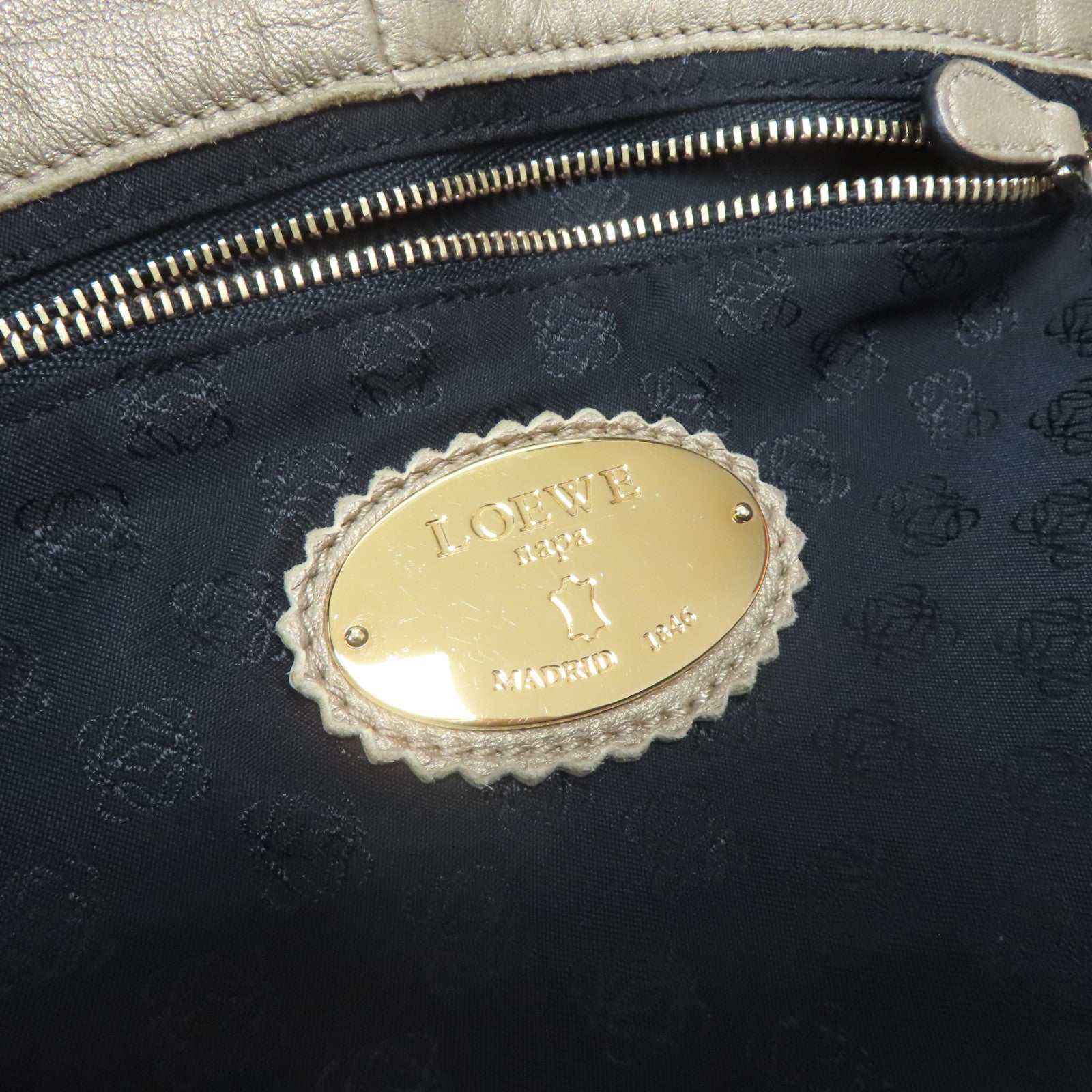 LOEWE 【激減優惠】牛皮皮革Hand Bag金扣手挽袋金色
