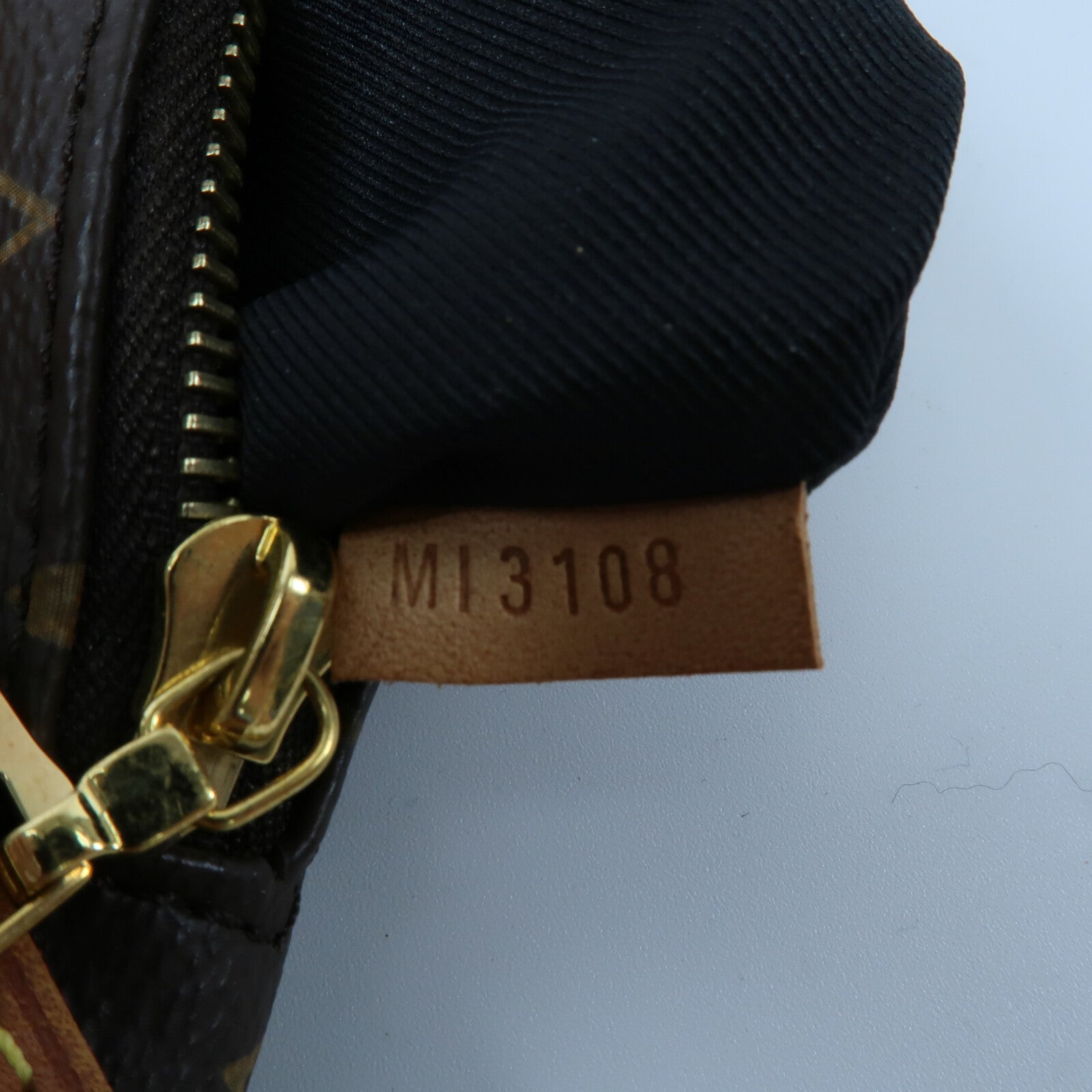 LOUIS VUITTON Monogram Bum Bag腰包