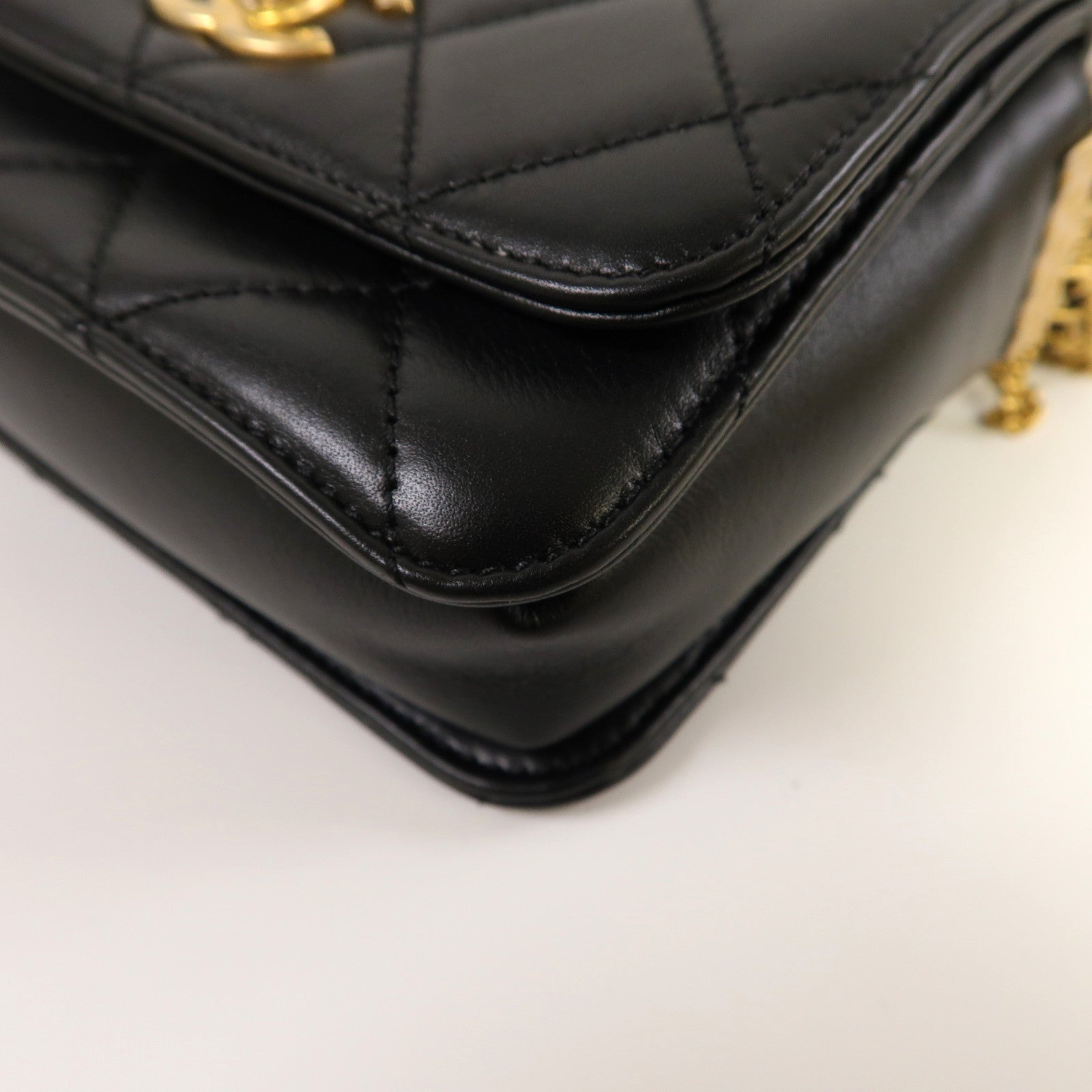 CHANEL **【激減優惠】菱格皮革Chain Shoulder金扣鏈帶肩背袋黑色