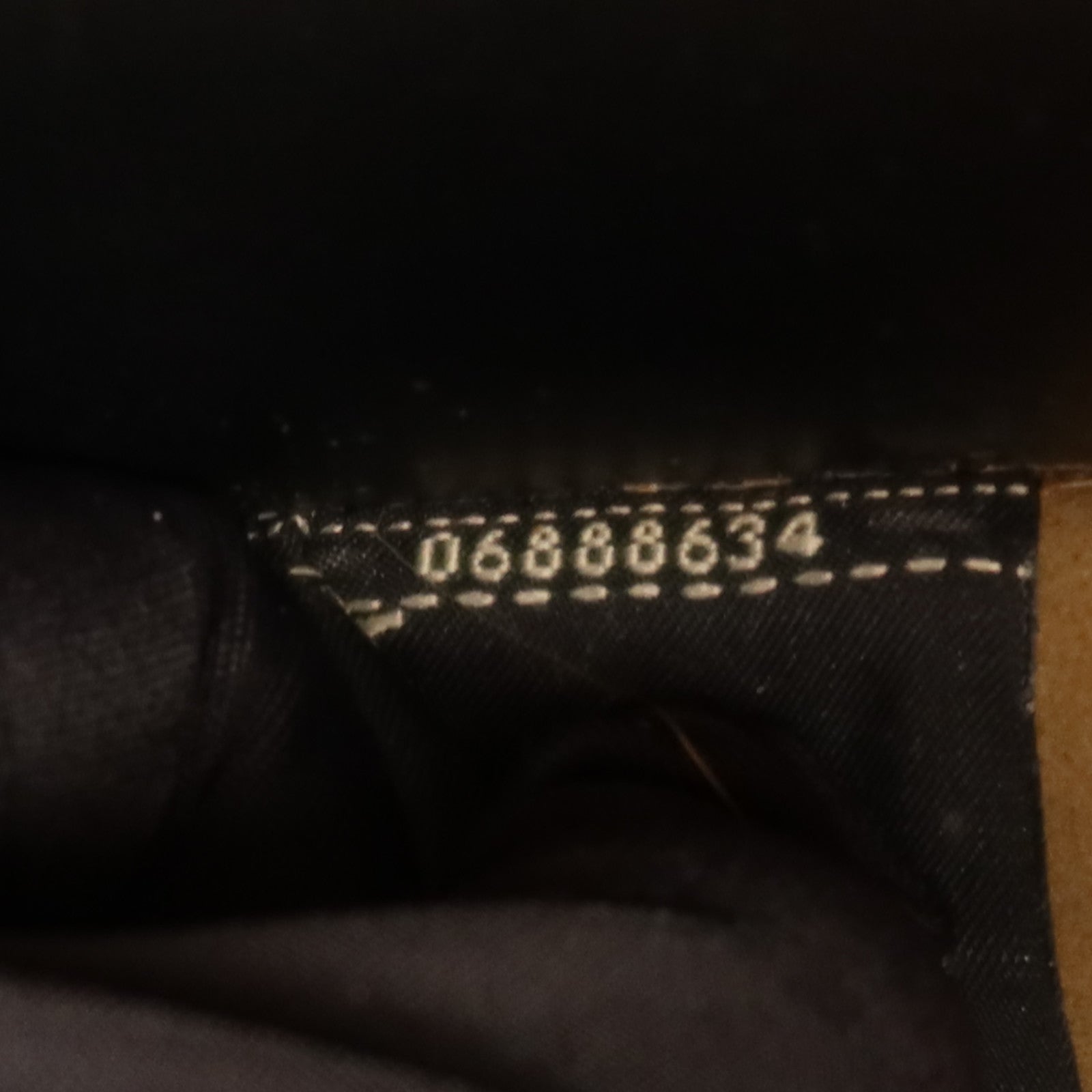 FENDI 牛皮皮革Sunshine Large金扣手挽袋