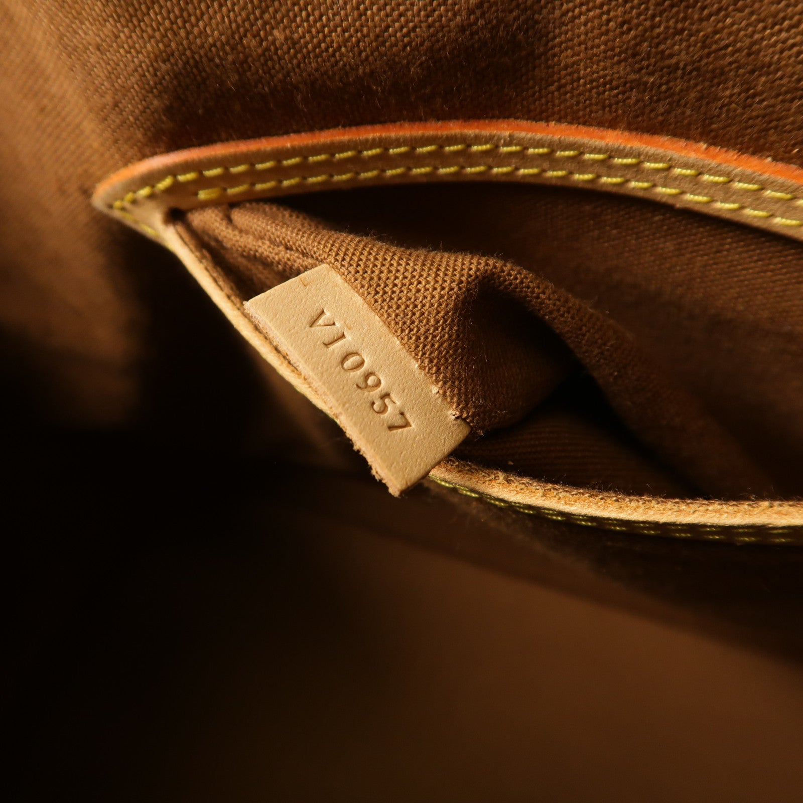 LOUIS VUITTON Monogram Alma PM金扣手挽袋棕色