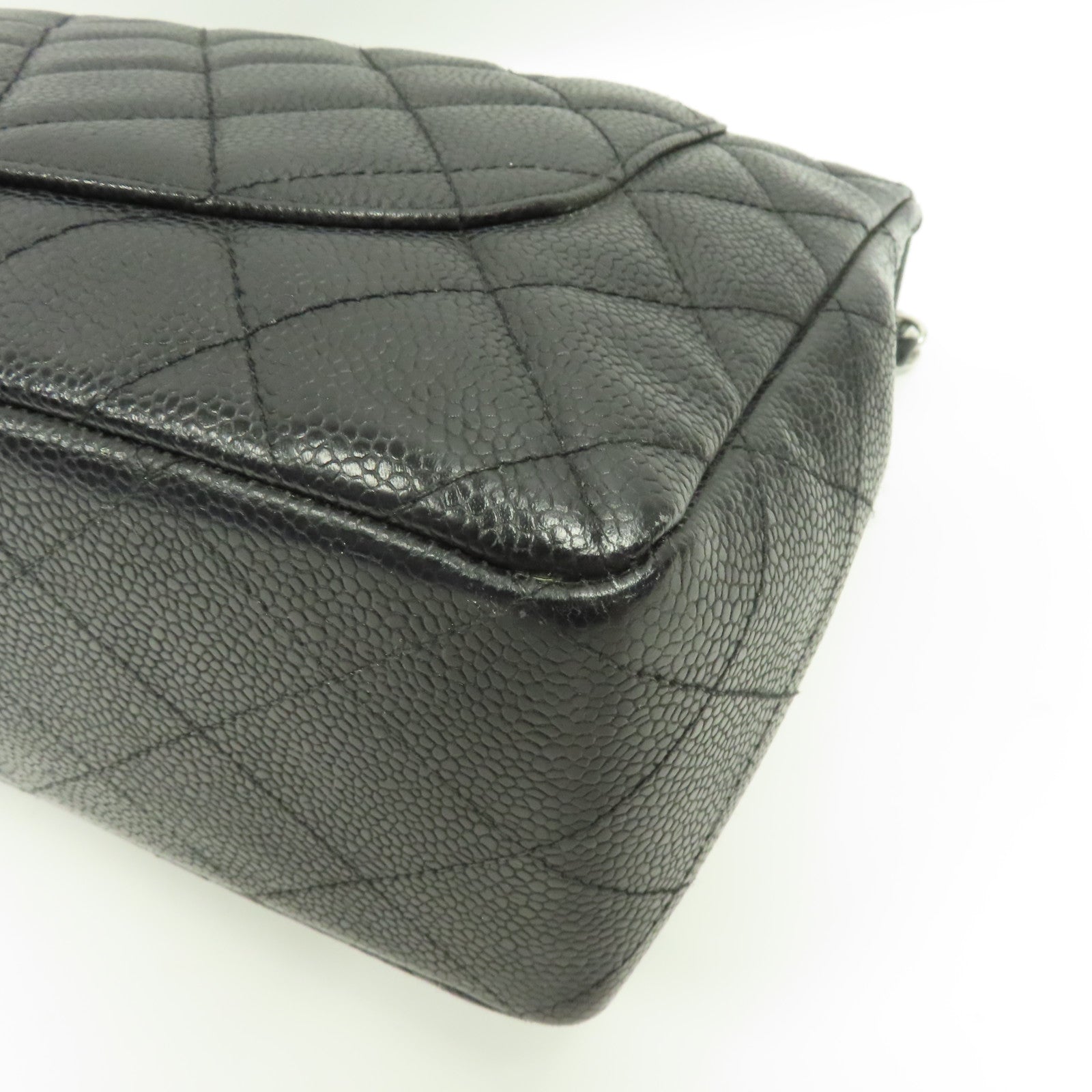 CHANEL Caviar皮革Classic Jumbo銀扣鏈帶肩背袋黑色