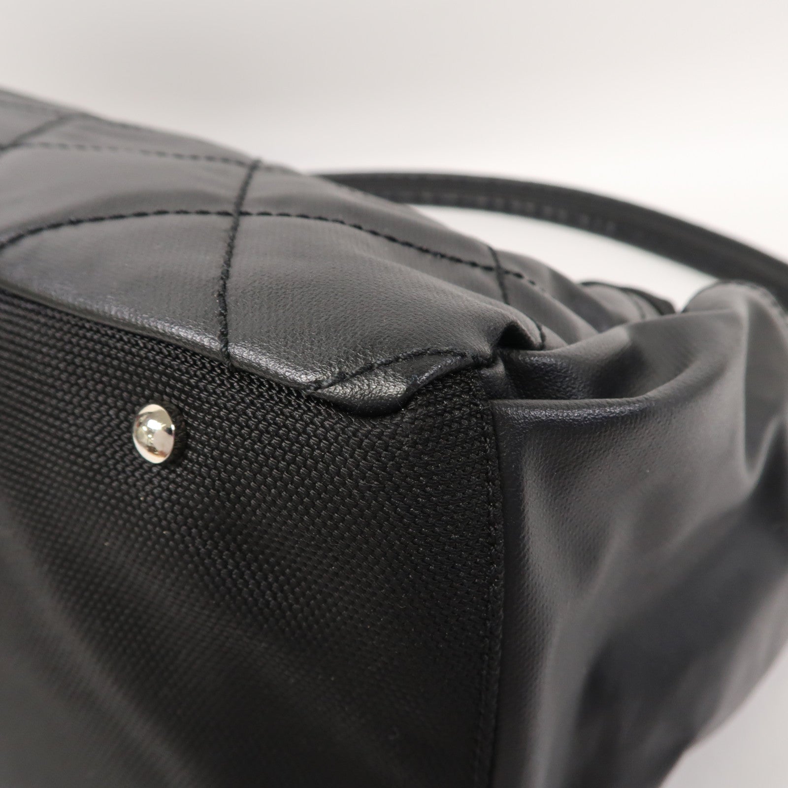 CHANEL 【激減優惠】菱格塗層帆布Shoulder Bag銀扣肩背袋黑色