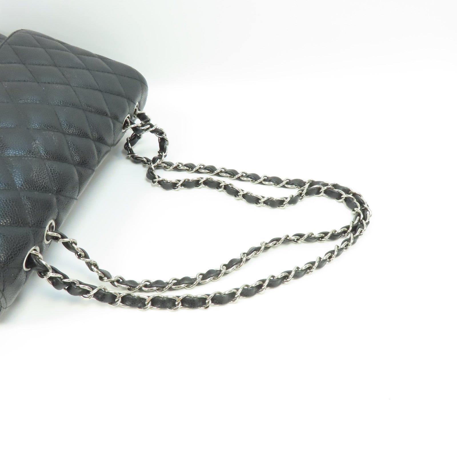 CHANEL Caviar皮革Classic Jumbo銀扣鏈帶肩背袋黑色