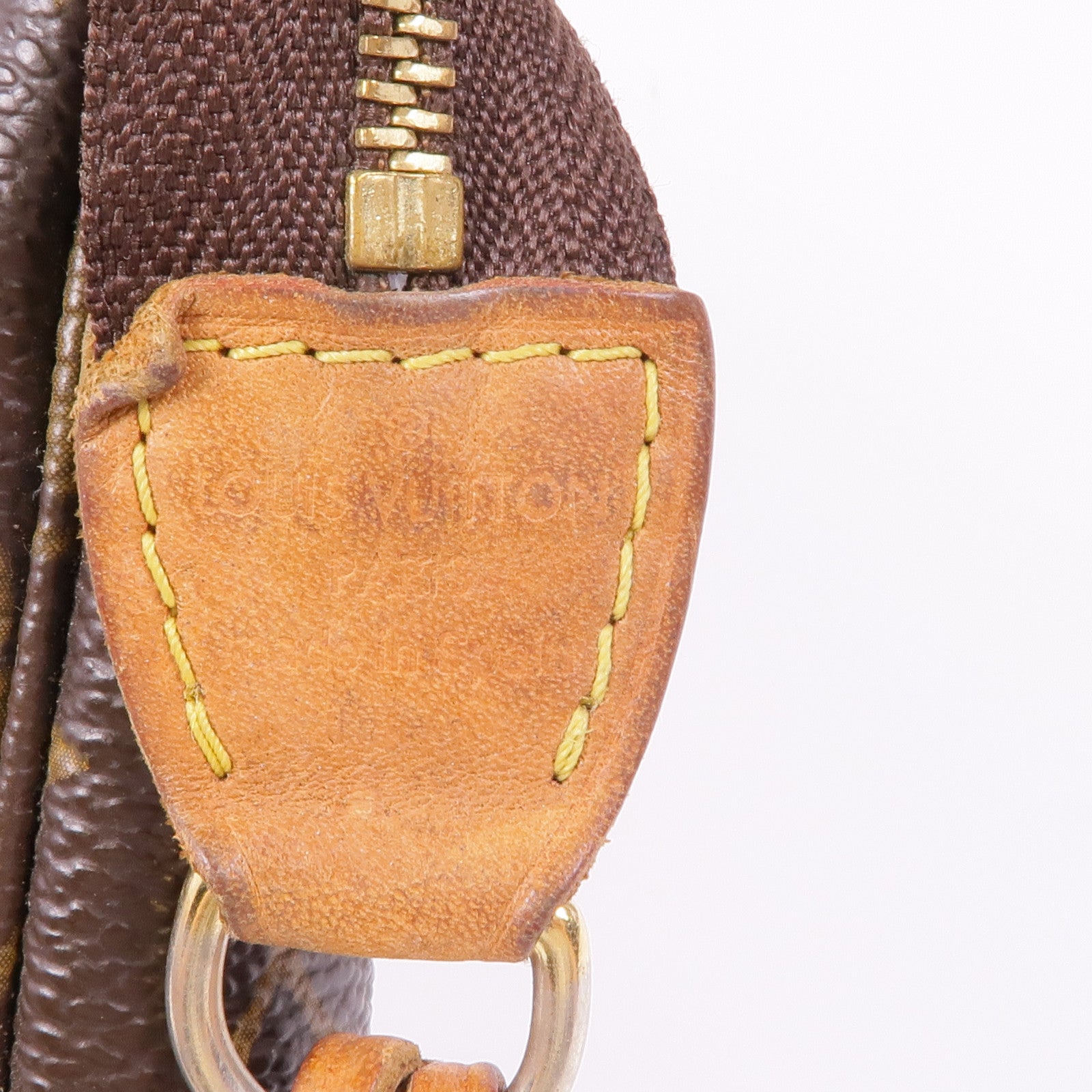 LOUIS VUITTON Monogram Pochette Accessoires金扣手挽袋棕色
