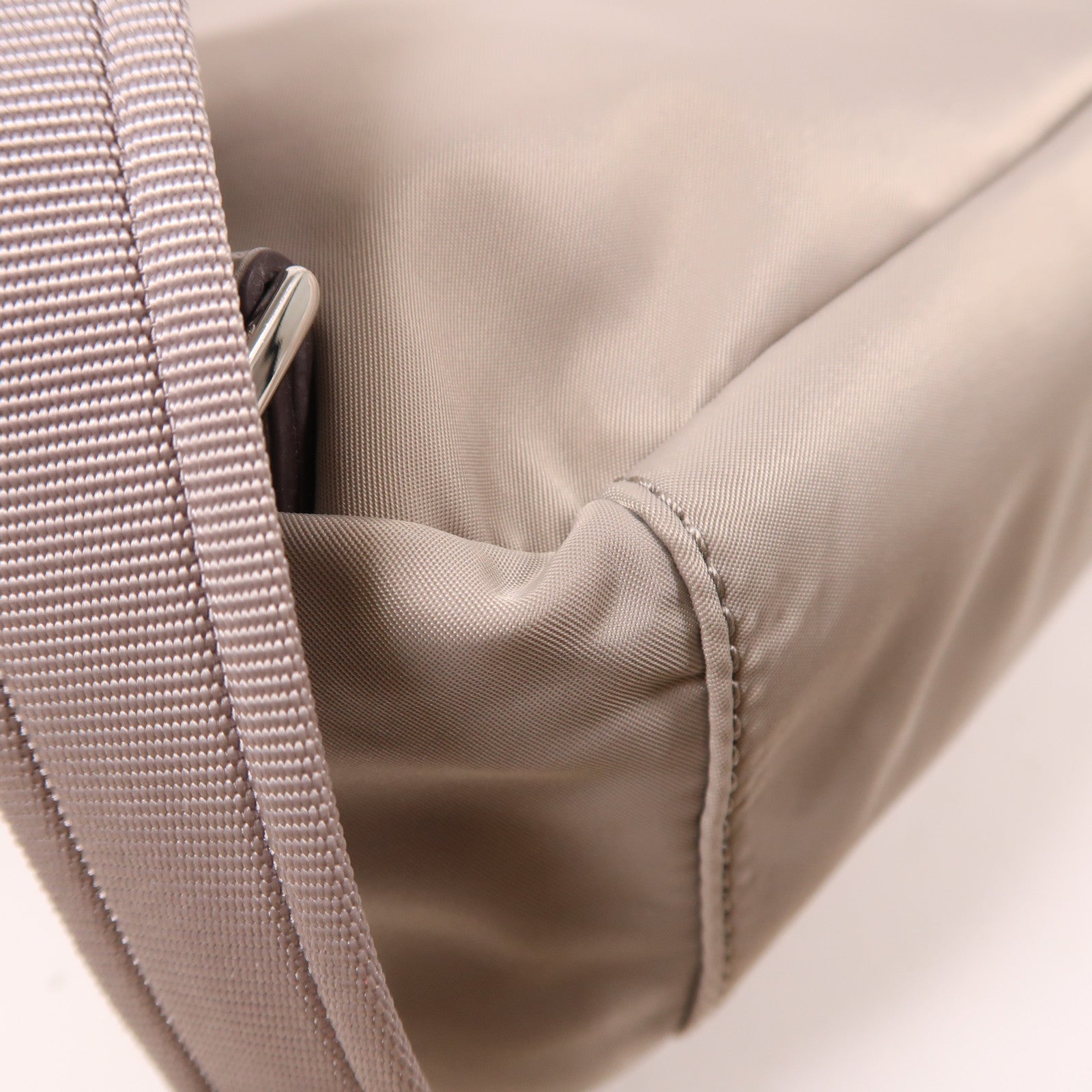 Kate Spade 尼龍Backpack銀扣背包