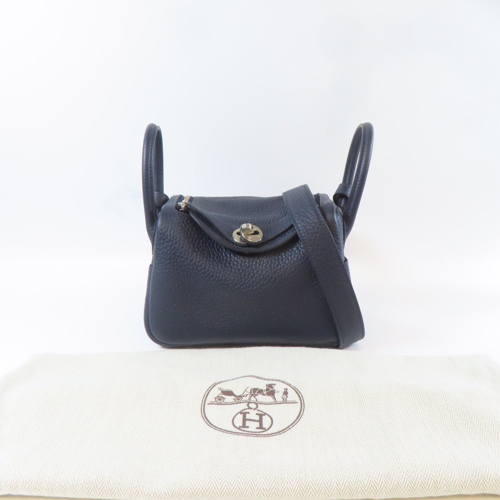 HERMES Clemence皮革Mini Lindy銀扣肩背袋深夜藍