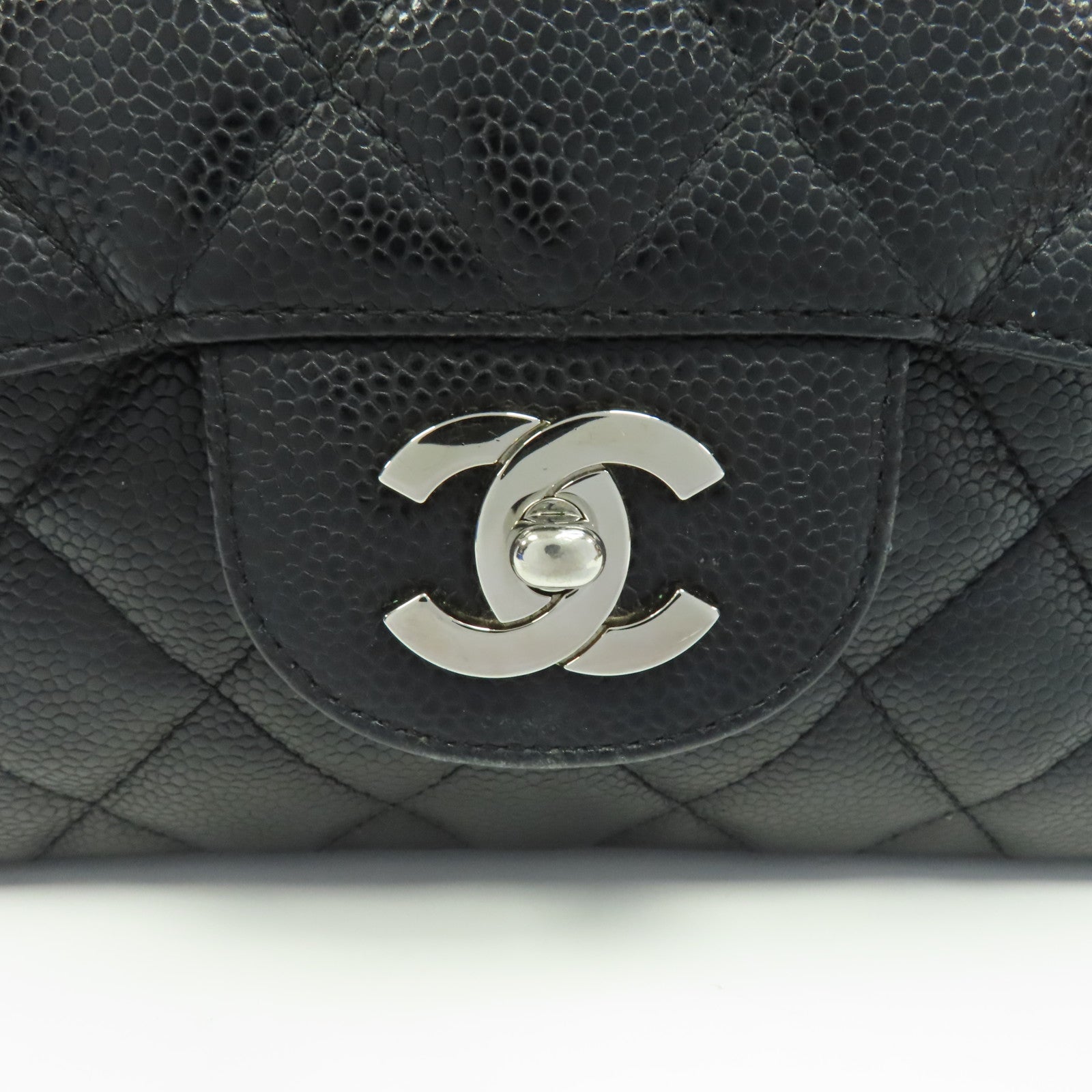 CHANEL Caviar皮革Classic Jumbo銀扣鏈帶肩背袋黑色