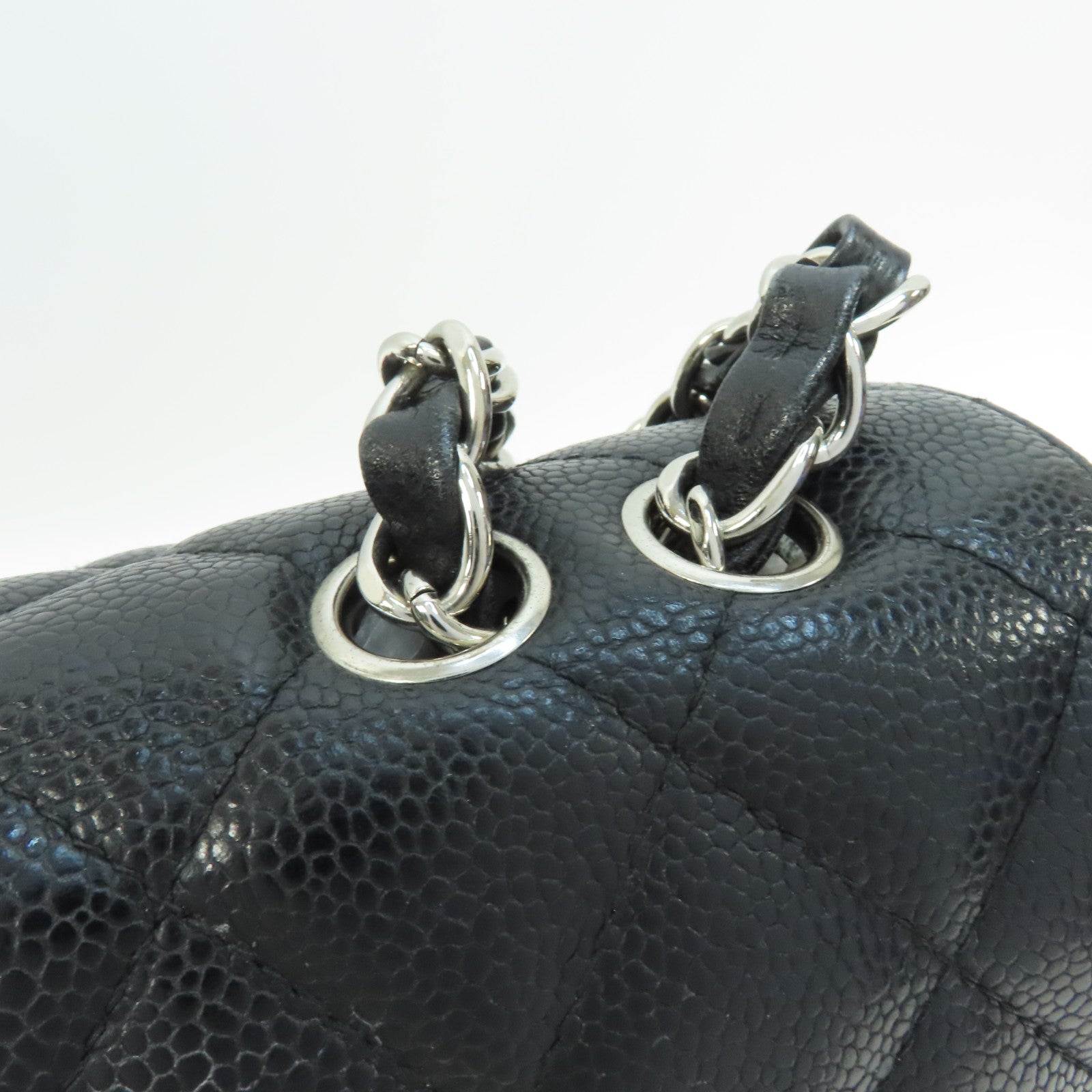 CHANEL Caviar皮革Classic Jumbo銀扣鏈帶肩背袋黑色