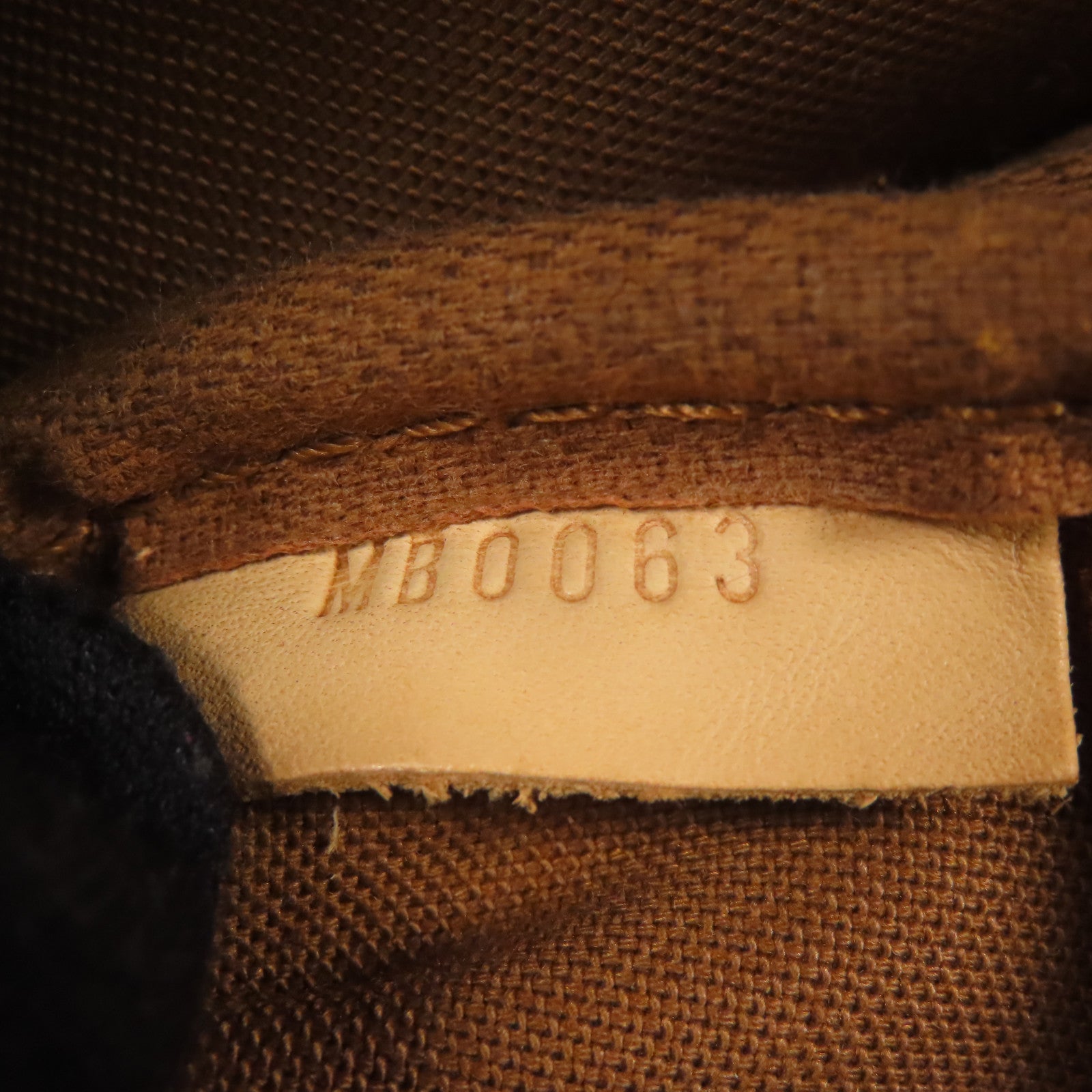 LOUIS VUITTON LV GHW Saumur 30 Shoulder Bag M42256 Monogram Brown