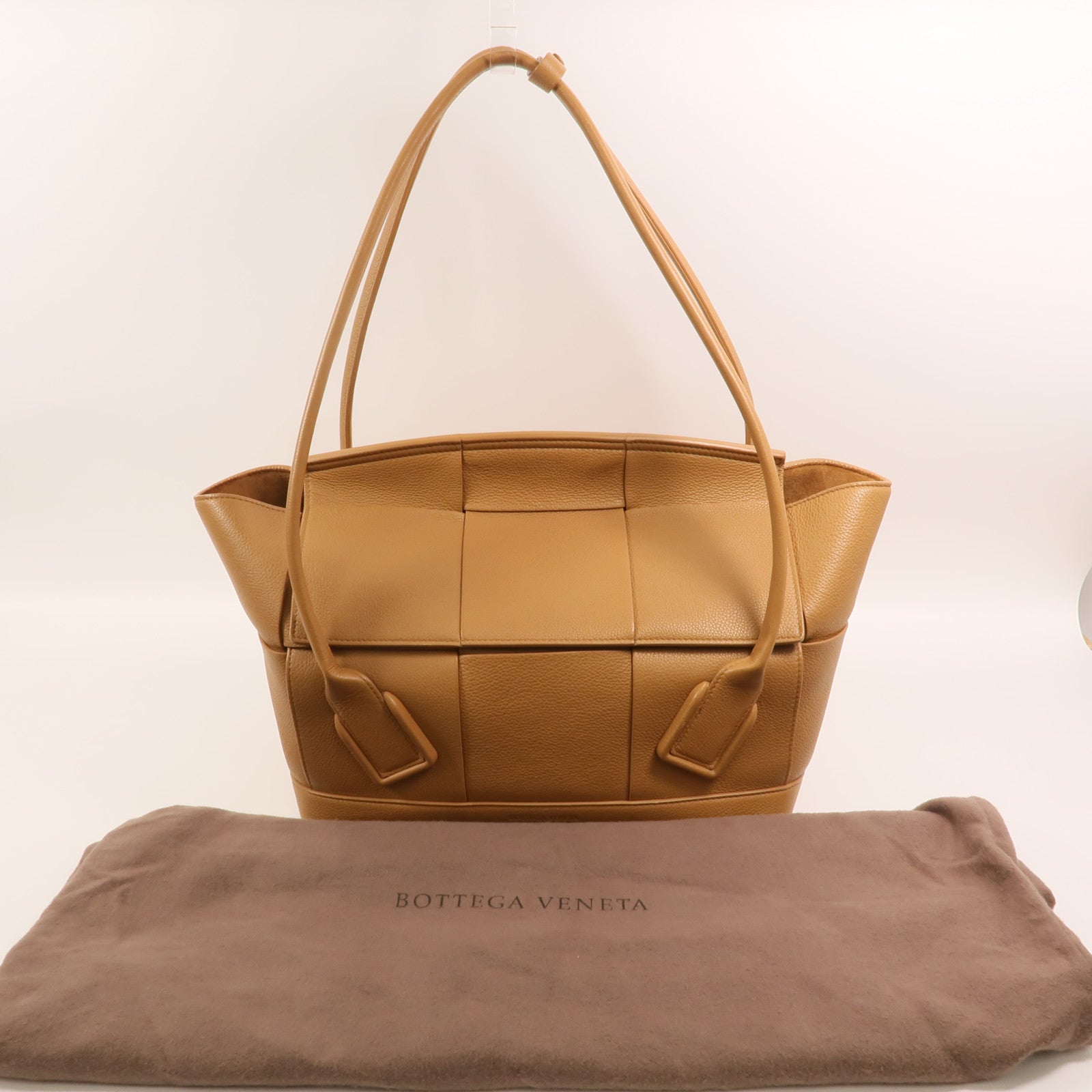 BOTTEGA VENETA 牛皮皮革Arco Tote Bag金扣手挽袋