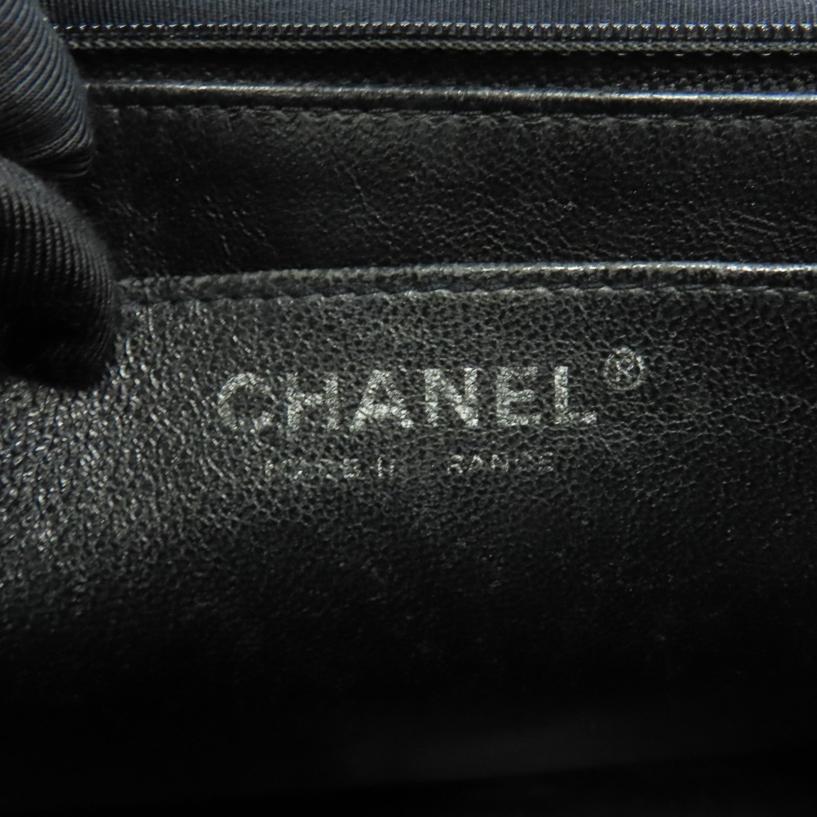 CHANEL Caviar皮革Classic Jumbo銀扣鏈帶肩背袋黑色