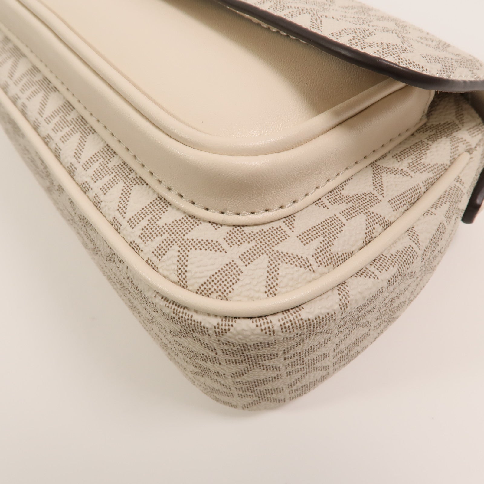 Michael Kors 塗層帆布Jet Set Travel Flap肩背袋