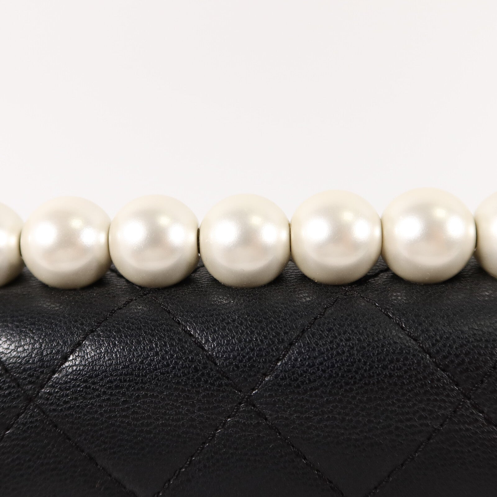 CHANEL 牛皮皮革Matelasse Pearl Chain Shoulder Bag鏈帶肩背袋