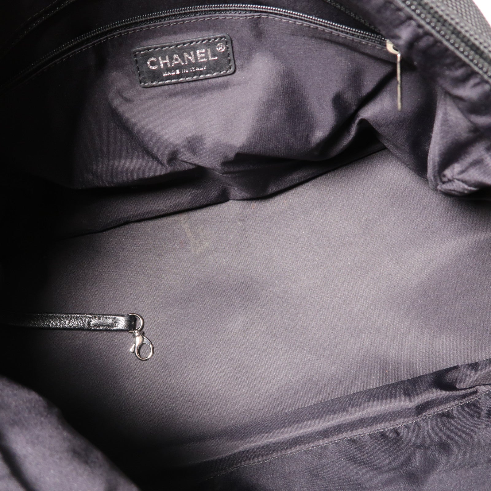 CHANEL 【激減優惠】菱格塗層帆布Shoulder Bag銀扣肩背袋黑色