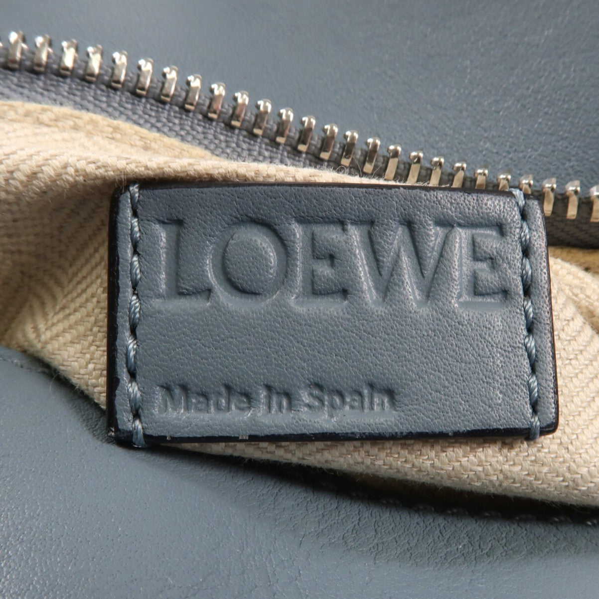 LOEWE 牛皮皮革Puzzle Small銀扣手挽肩背兩用袋