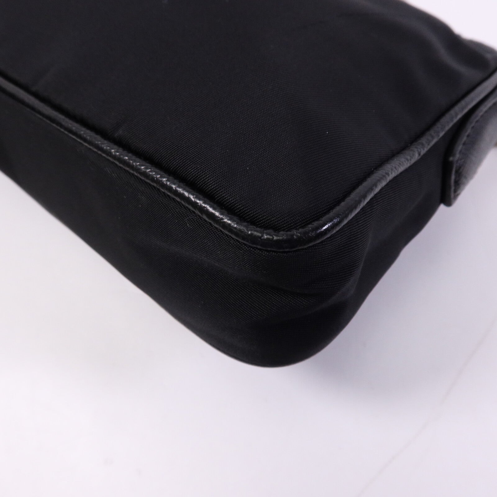 PRADA 尼龍Shoulder Bag金扣鏈帶肩背袋