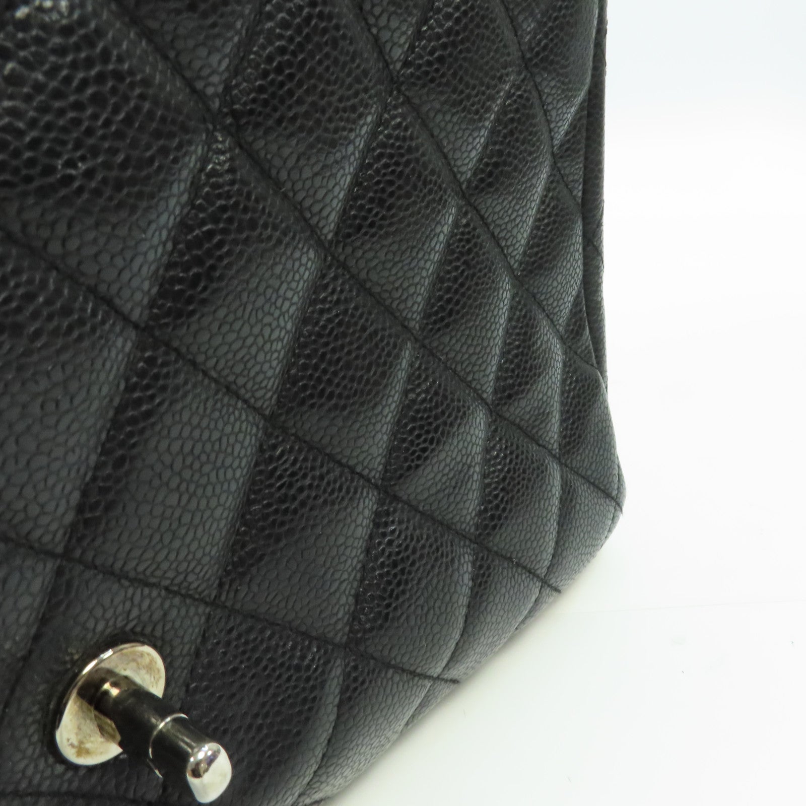 CHANEL Caviar皮革Classic Jumbo銀扣鏈帶肩背袋黑色