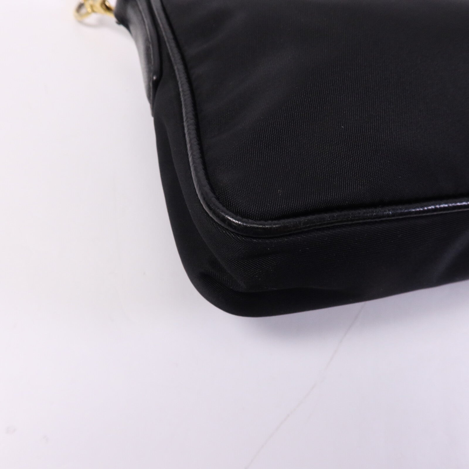 PRADA 尼龍Shoulder Bag金扣鏈帶肩背袋