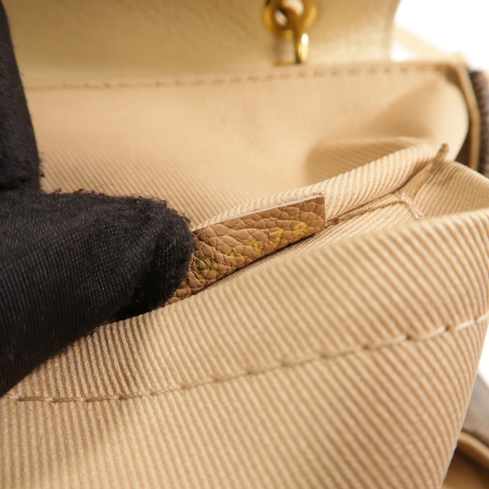 LOUIS VUITTON Damier Clapton金扣背包