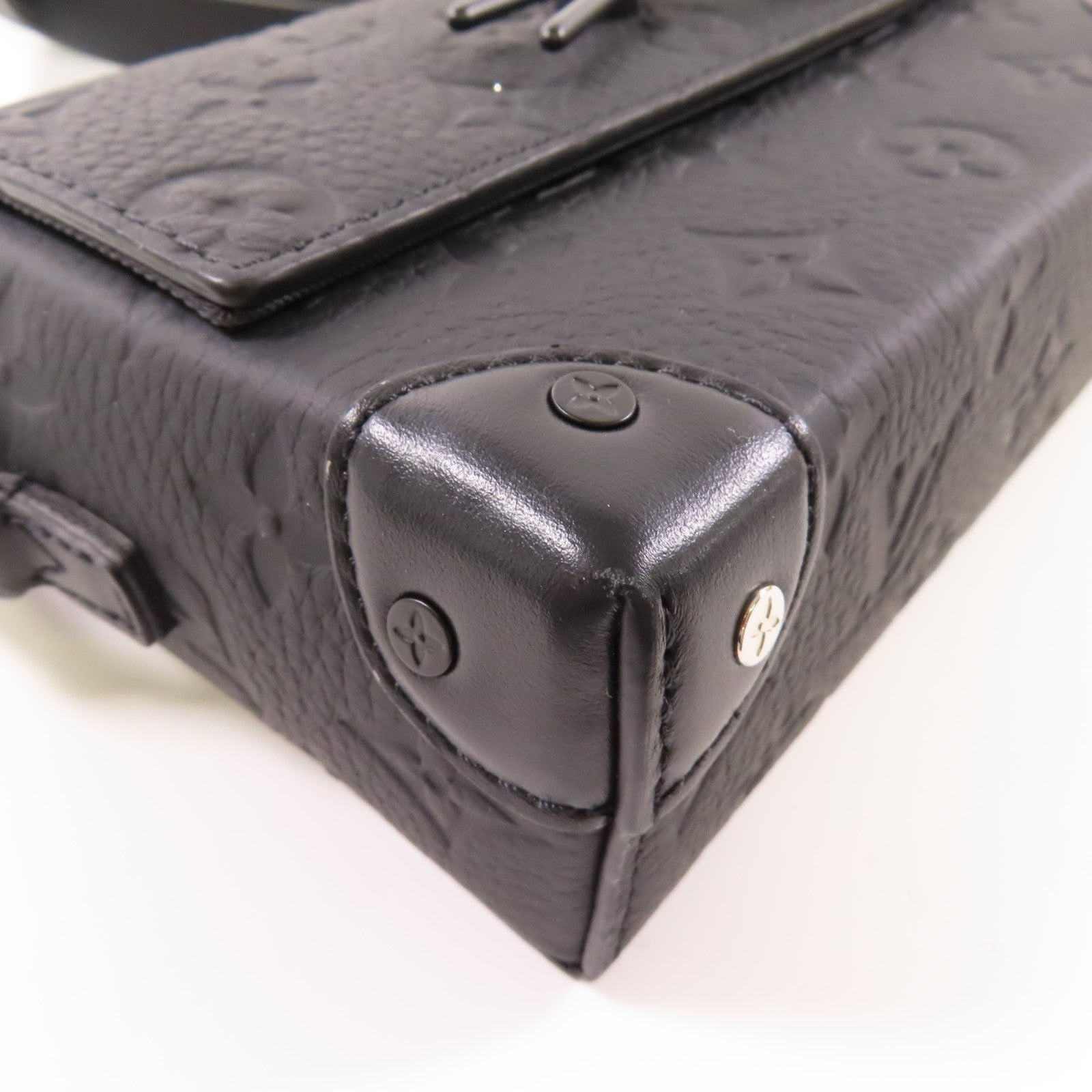 LOUIS VUITTON Monogram Taurillon Steamer Wearable Wallet黑扣肩背袋