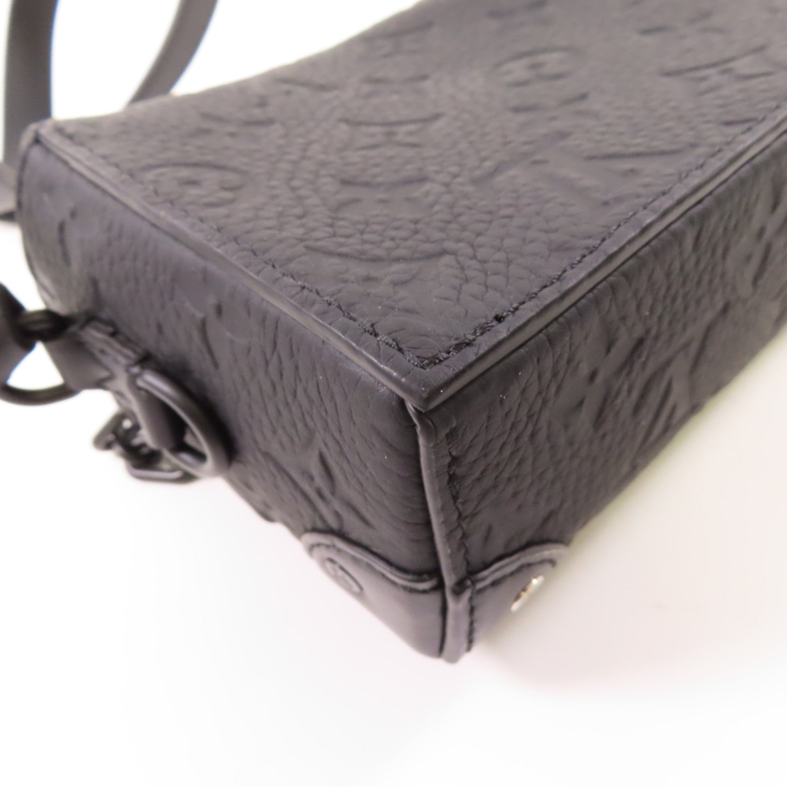 LOUIS VUITTON Monogram Taurillon Steamer Wearable Wallet黑扣肩背袋