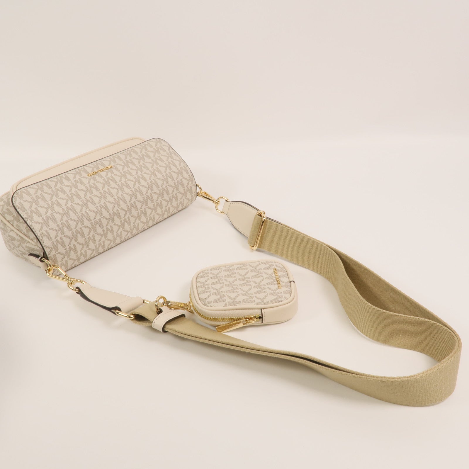 Michael Kors 塗層帆布Jet Set Travel Flap肩背袋