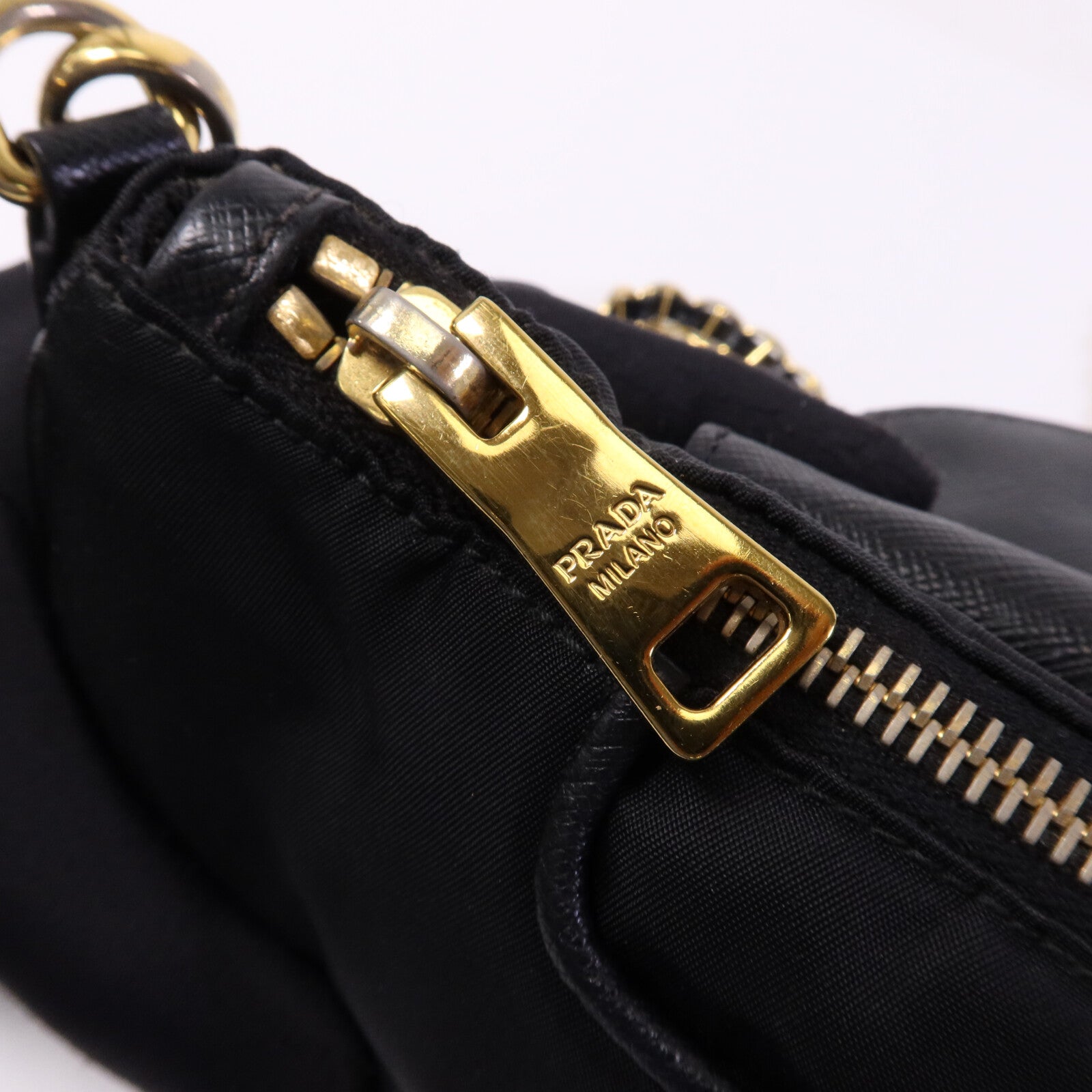 PRADA 尼龍Shoulder Bag金扣鏈帶肩背袋