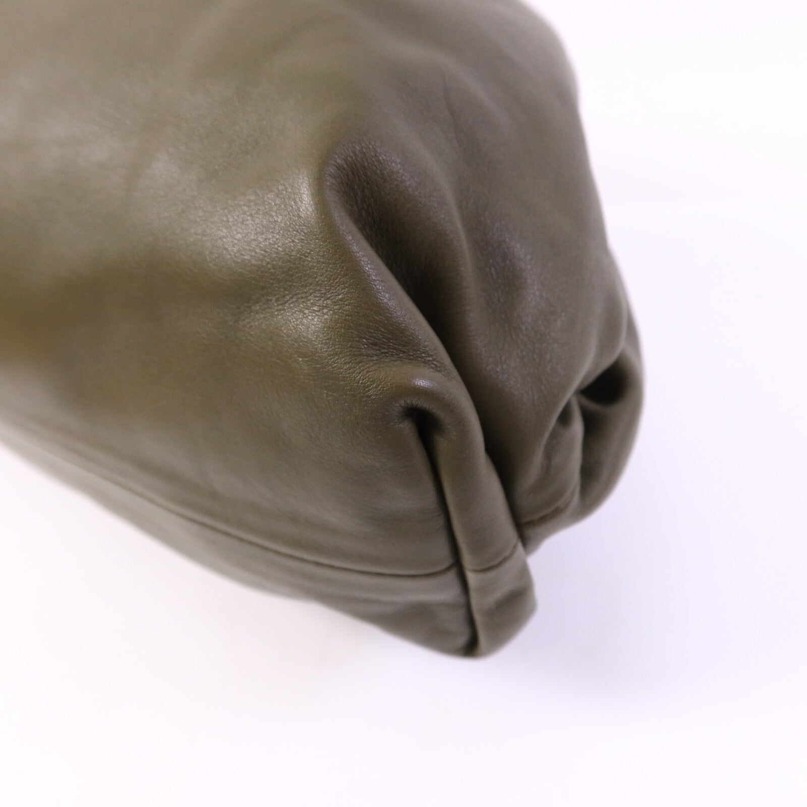 BOTTEGA VENETA 牛皮皮革Pouch Clutch金扣手拿包